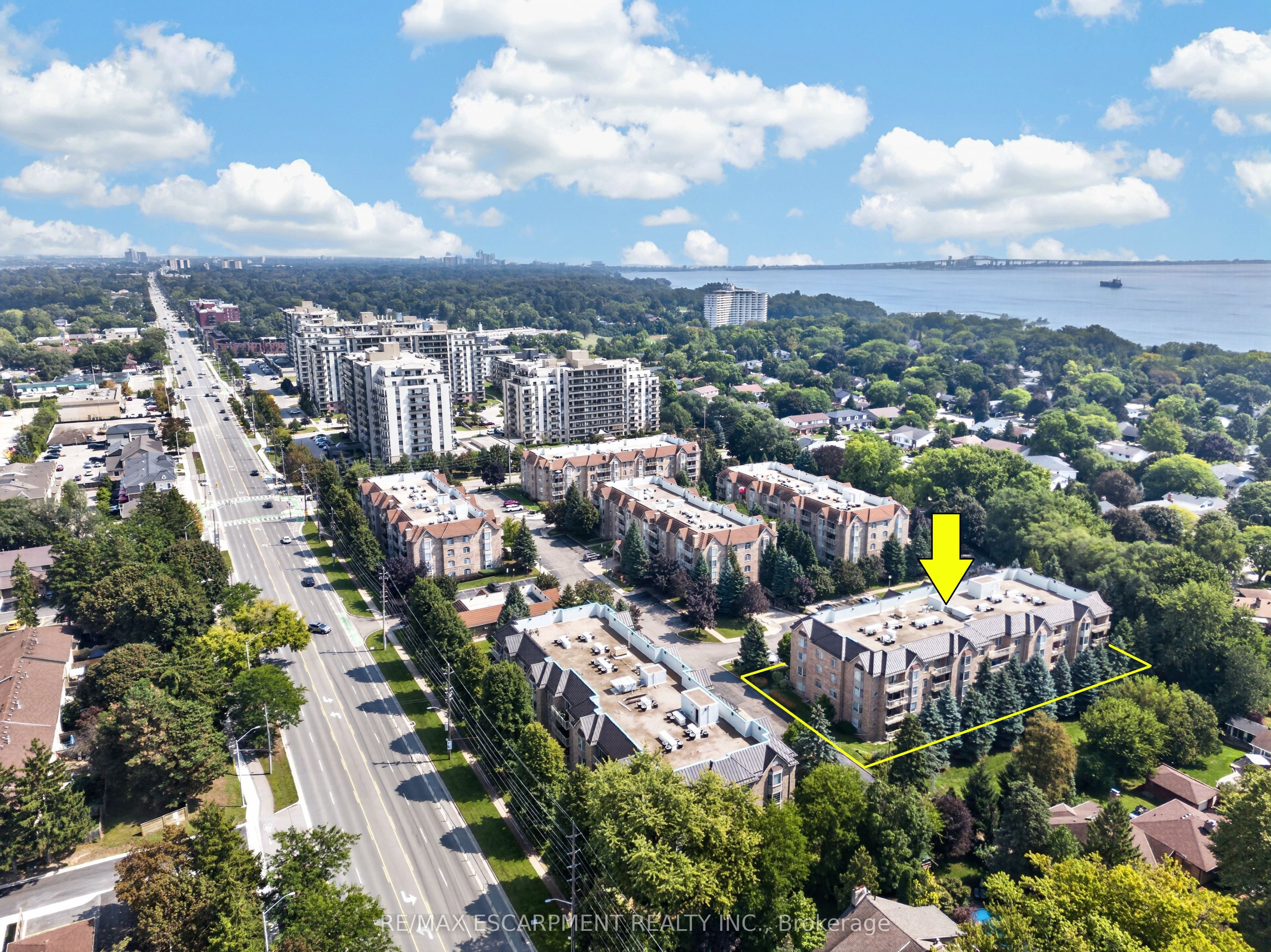 216 W Plains Road W B404, Burlington, ON L7T 4K8
