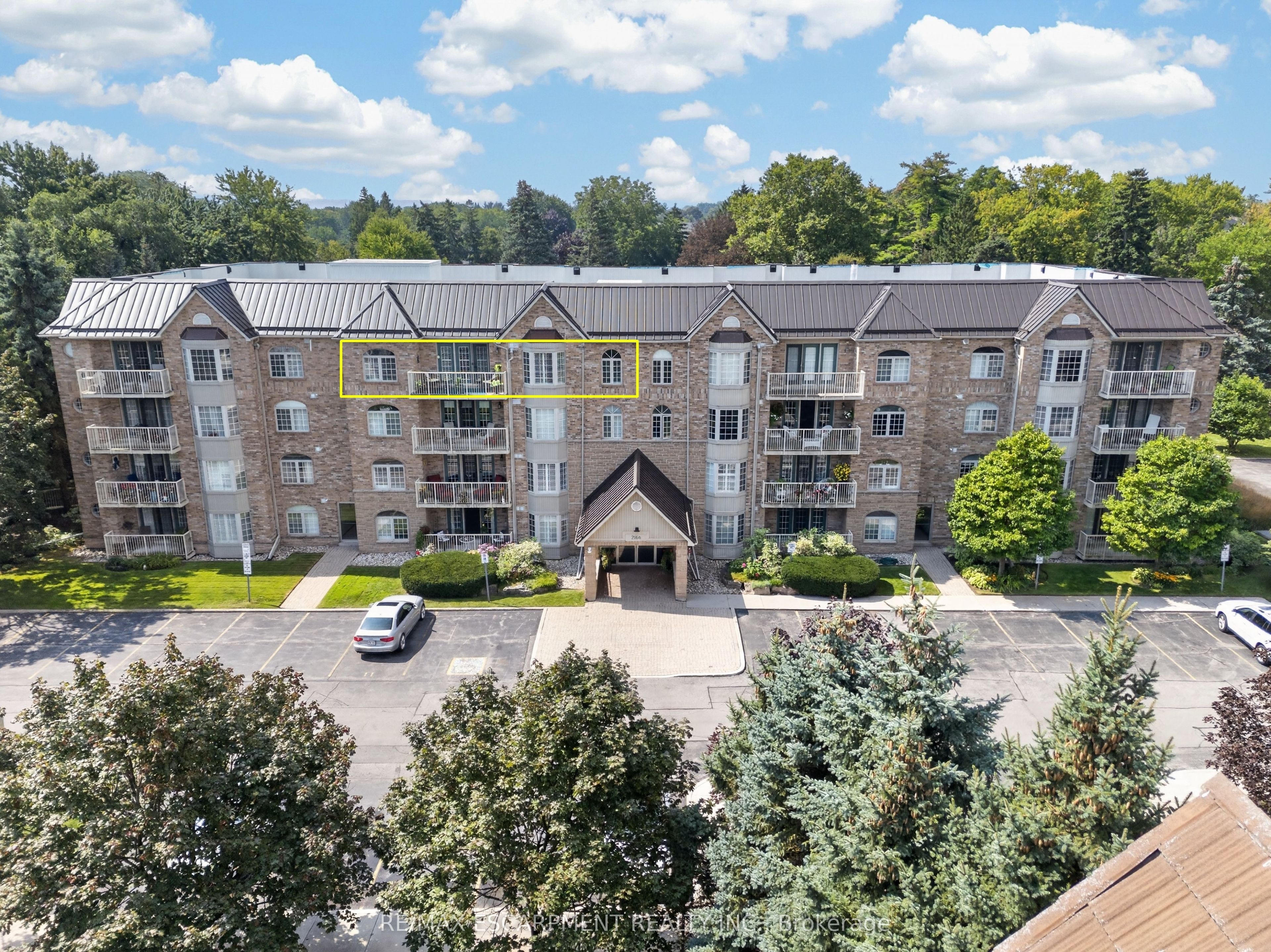 216 W Plains Road W B404, Burlington, ON L7T 4K8 photo 2