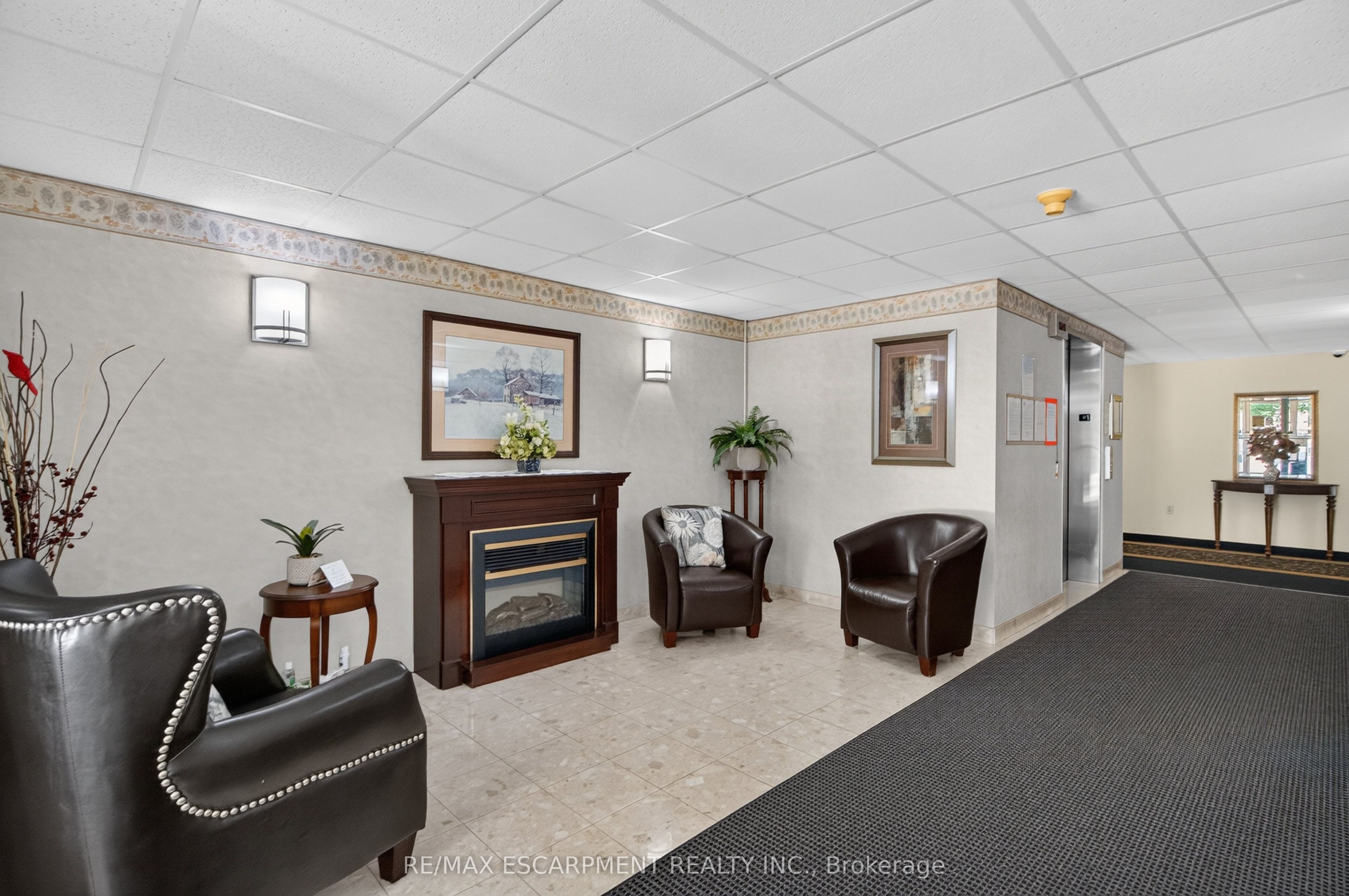 216 W Plains Road W B404, Burlington, ON L7T 4K8 photo 4