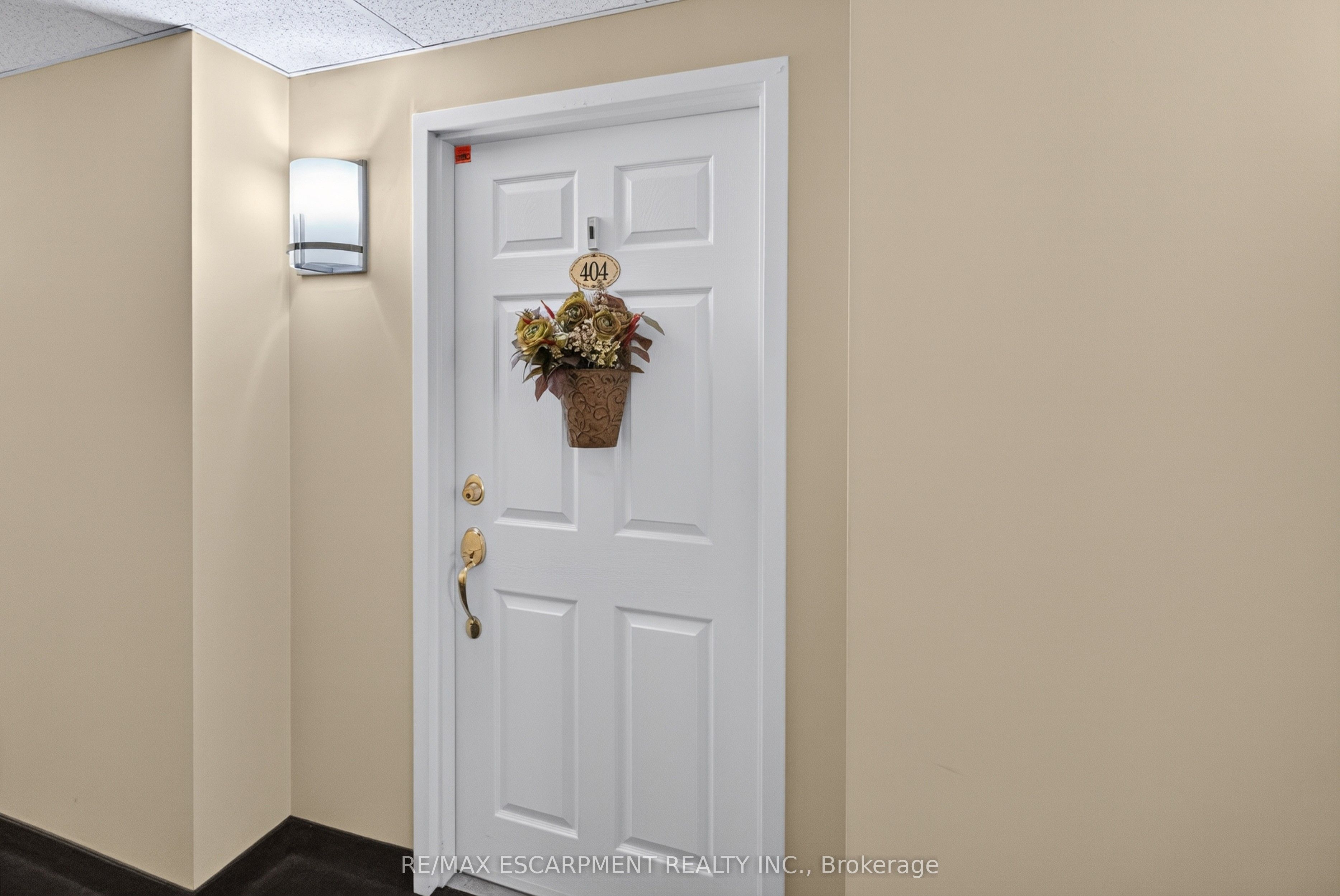 216 W Plains Road W B404, Burlington, ON L7T 4K8 photo 5