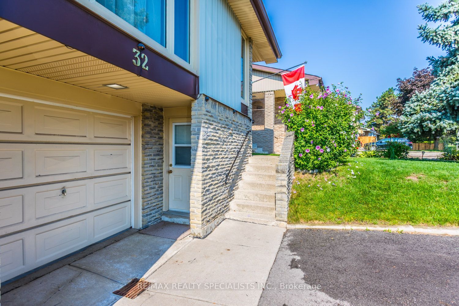 32 Falconer Drive, Mississauga, ON L5N 1M4 photo 5