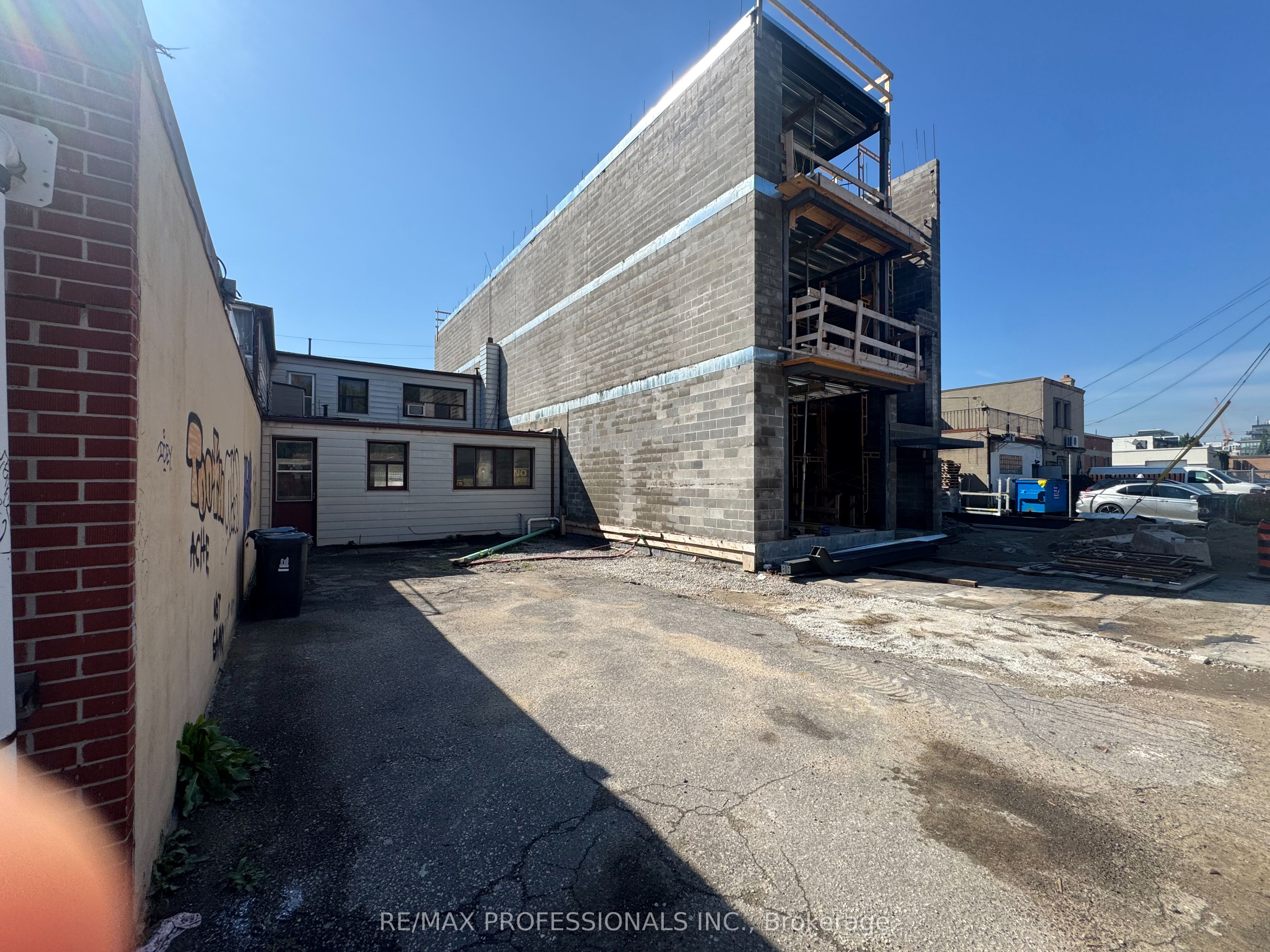710 The Queensway Avenue, Toronto, ON M8Y 1L3 photo 5