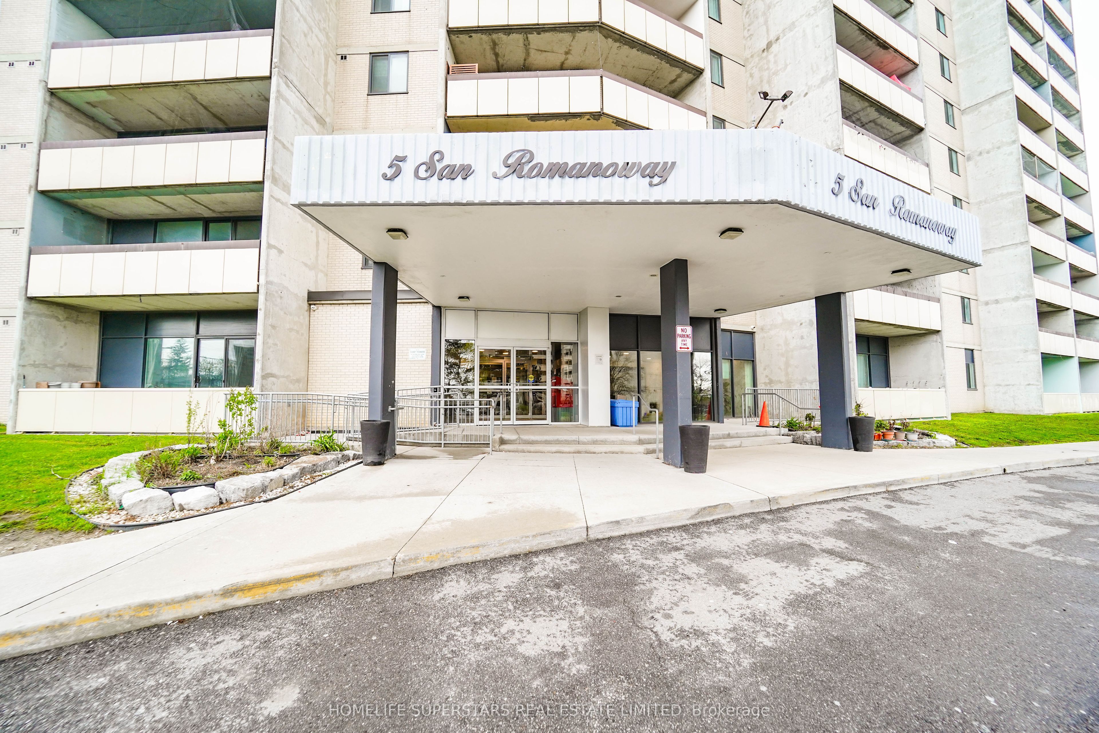 5 San Romano Way 705, Toronto, ON M3N 2Y4
