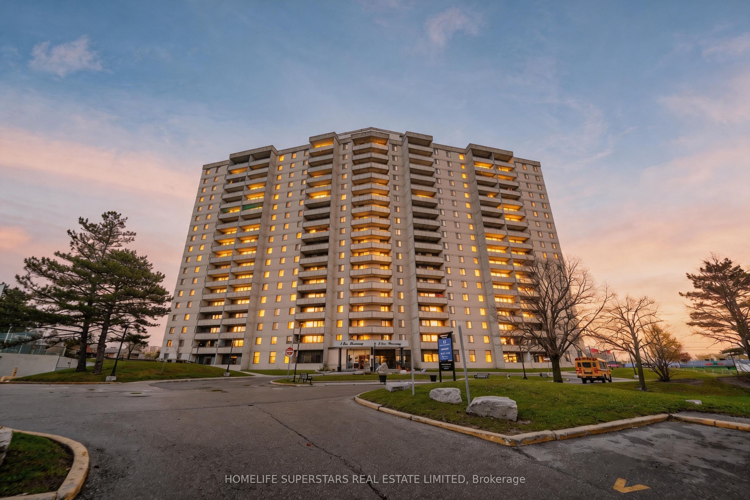 5 San Romano Way 705, Toronto, ON M3N 2Y4 photo 2