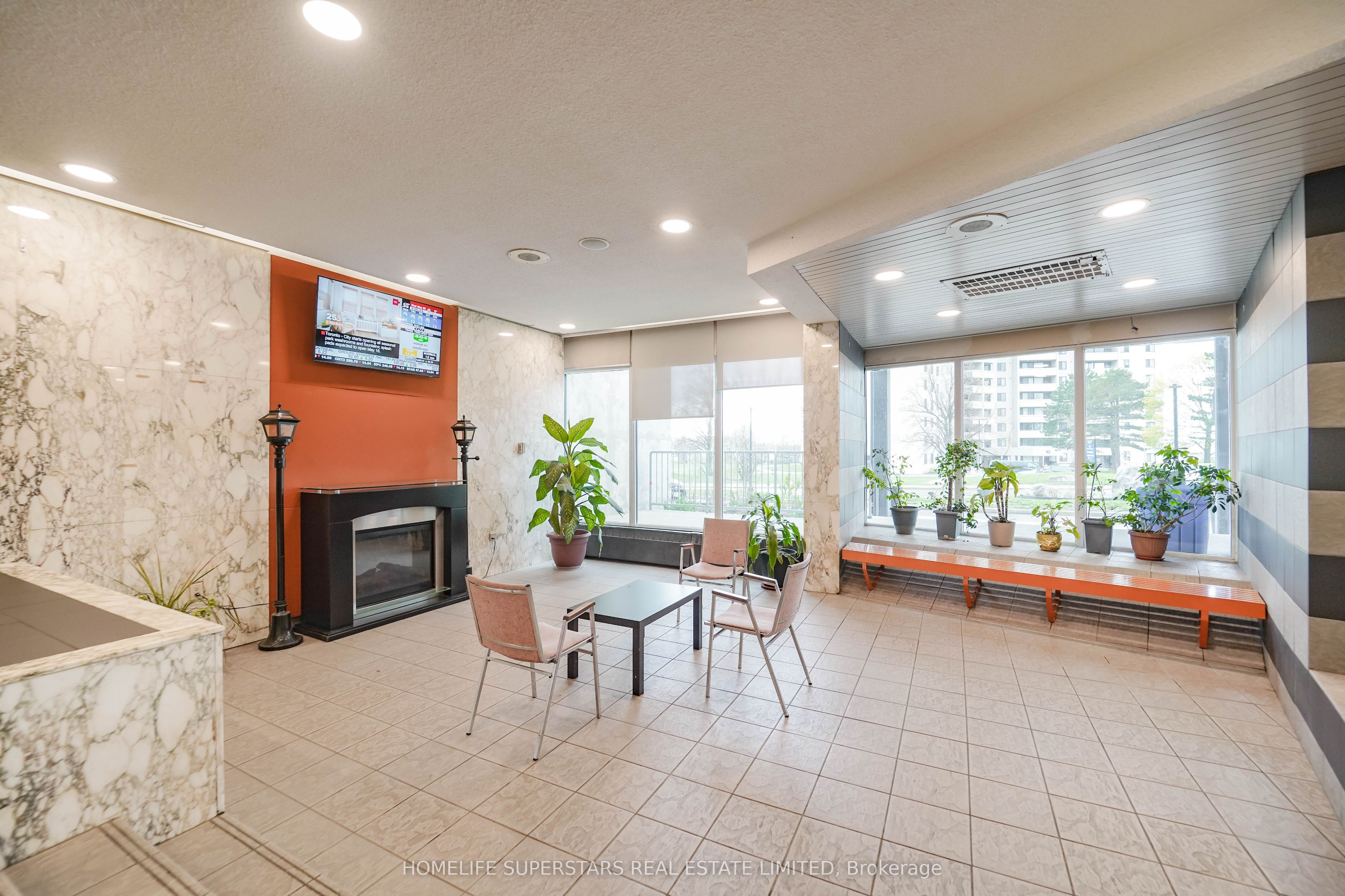 5 San Romano Way 705, Toronto, ON M3N 2Y4 photo 4