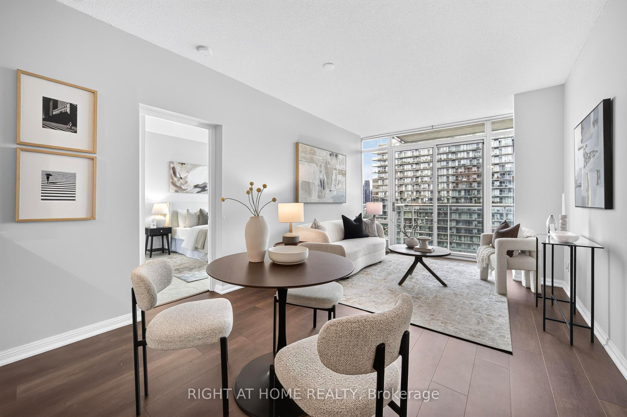 15 Windermere Avenue 2201, Toronto, ON M6S 5A2 photo 4