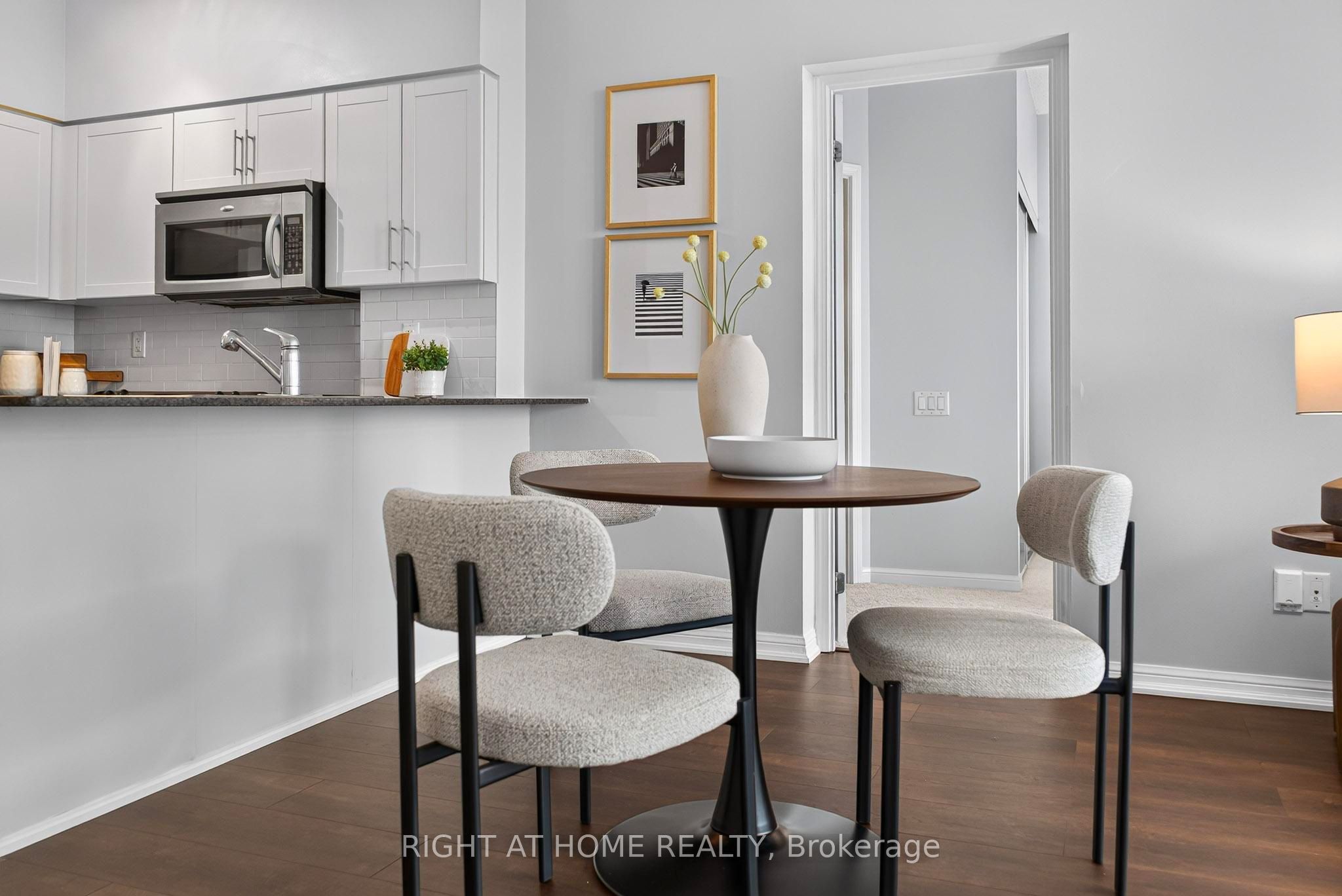 15 Windermere Avenue 2201, Toronto, ON M6S 5A2 photo 5