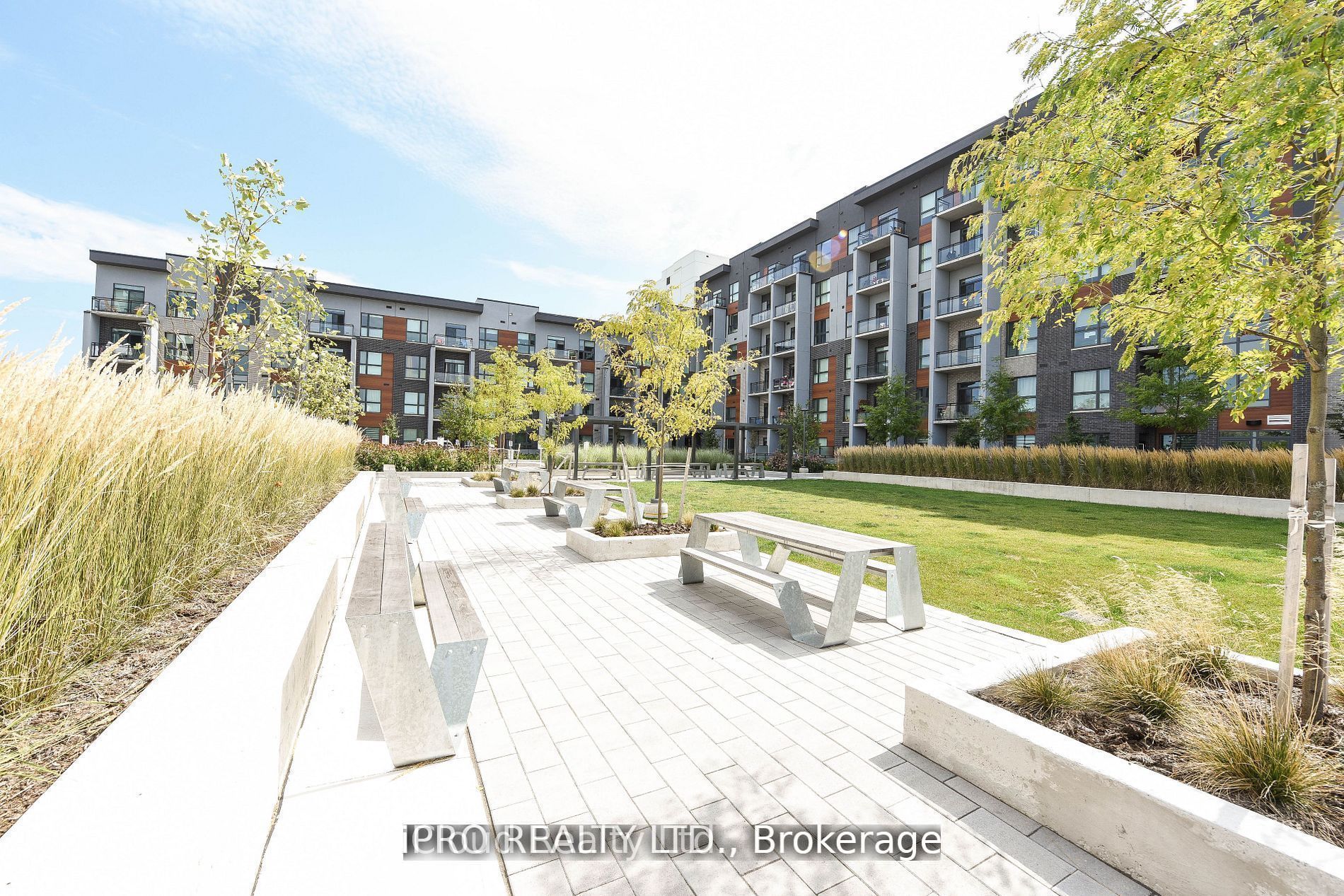 95 Dundas St W Street 004, Oakville, ON L6M 5N4 photo 2