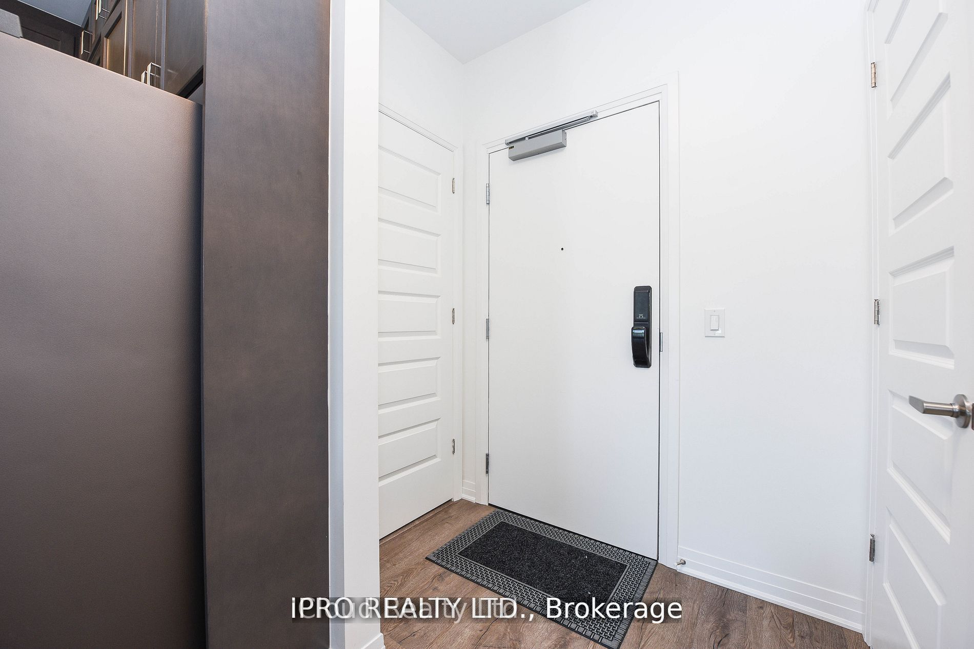 95 Dundas St W Street 004, Oakville, ON L6M 5N4 photo 3