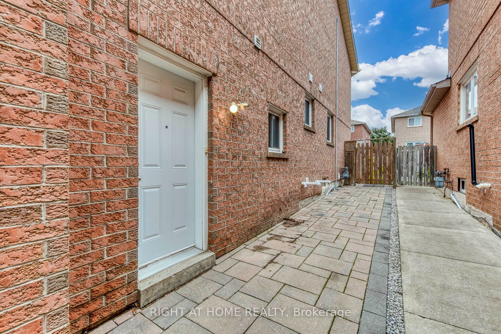 5349 Lismic Boulevard Bsmt, Mississauga, ON L5V 1Y5 photo 3