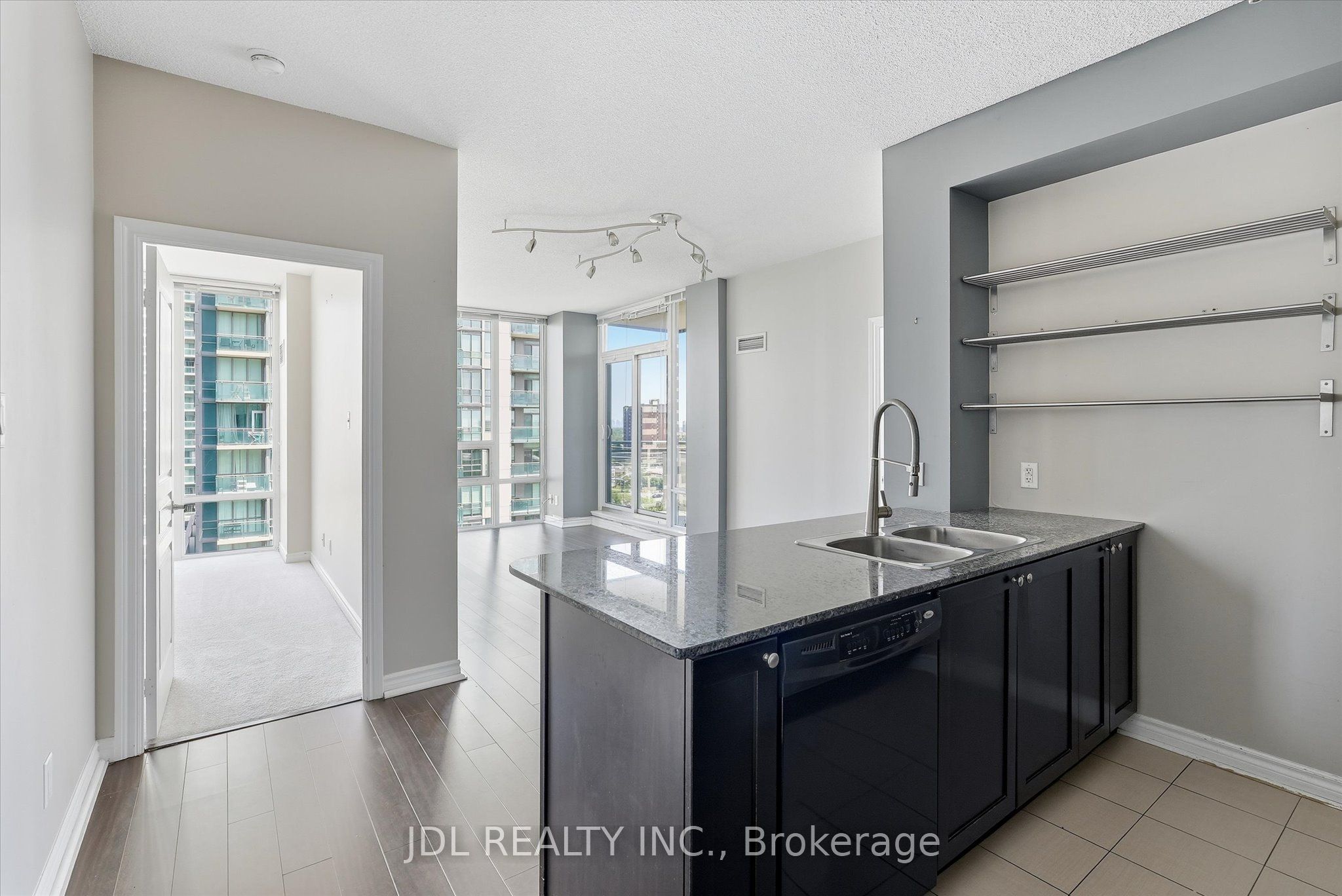 3525 Kariya Drive 811, Mississauga, ON L5B 0C2 photo 4