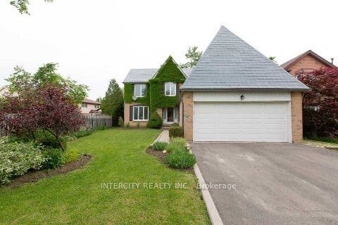 17 Torrance Wood, Brampton, ON L6Y 2N2