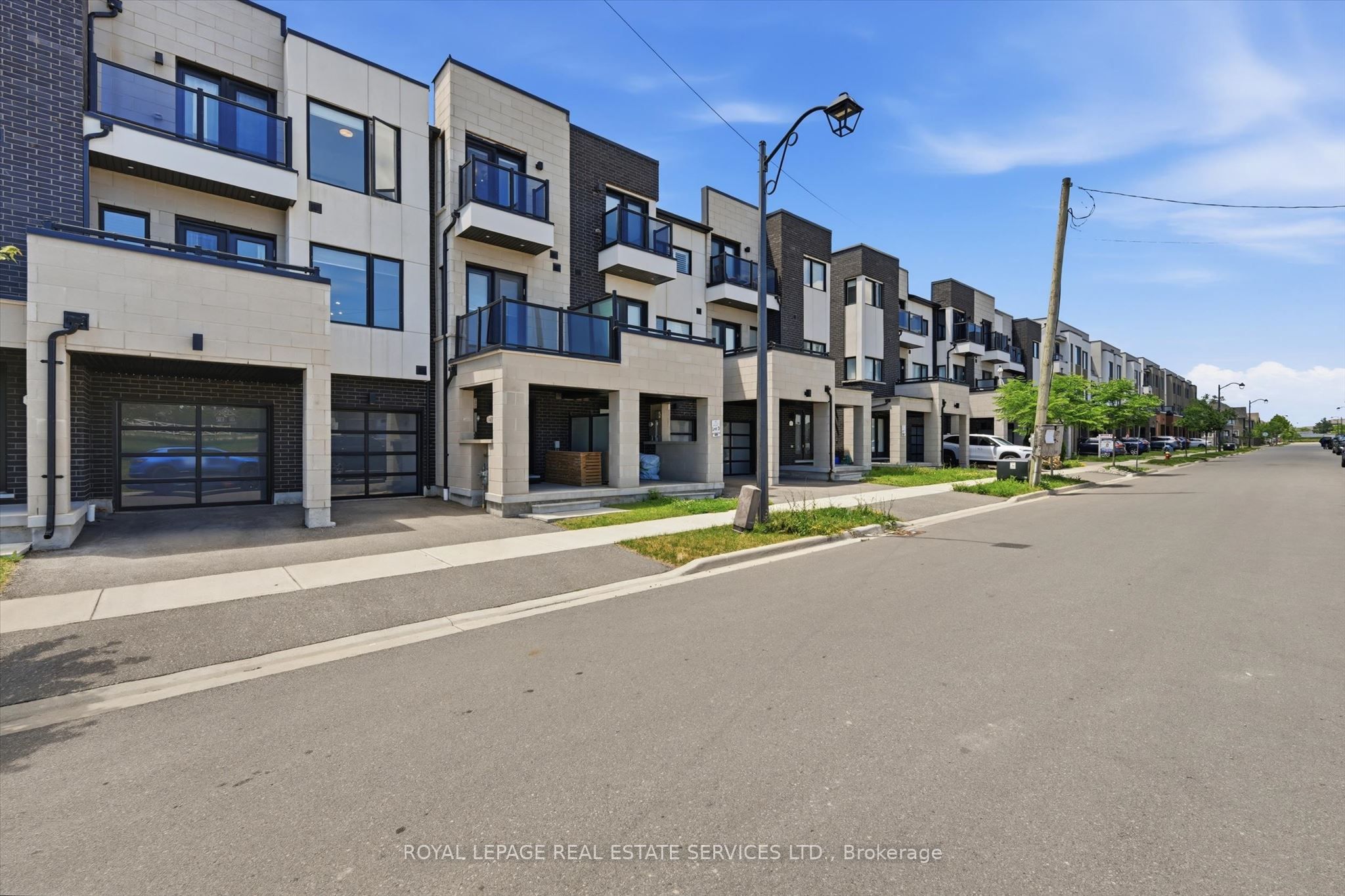 1403 Clarriage Court, Milton, ON L9E 1L6 photo 3