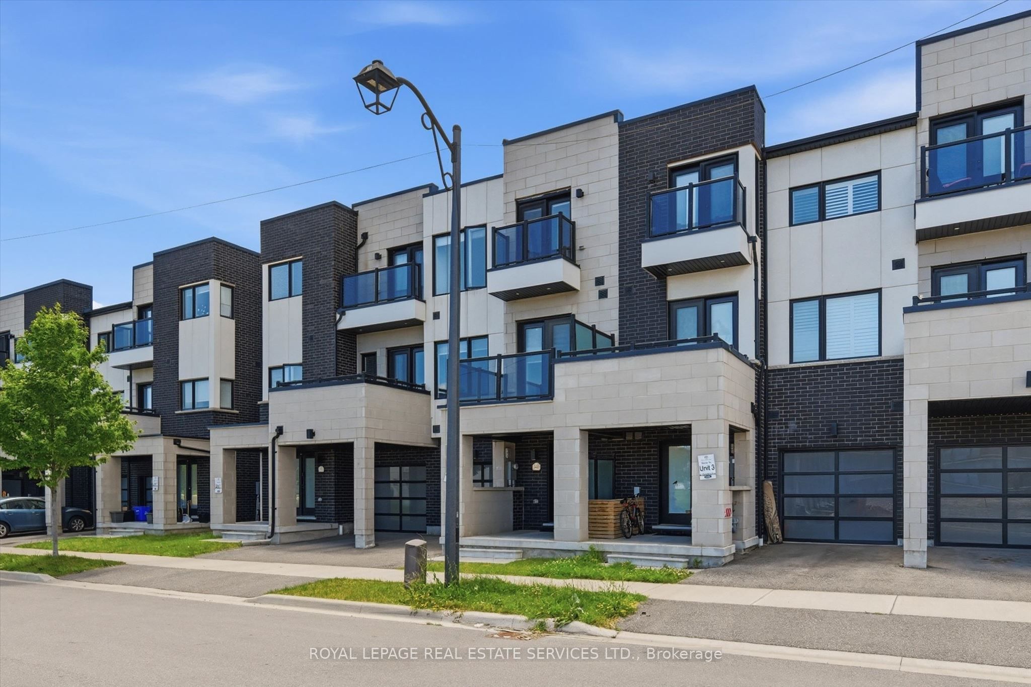 1403 Clarriage Court, Milton, ON L9E 1L6 photo 4