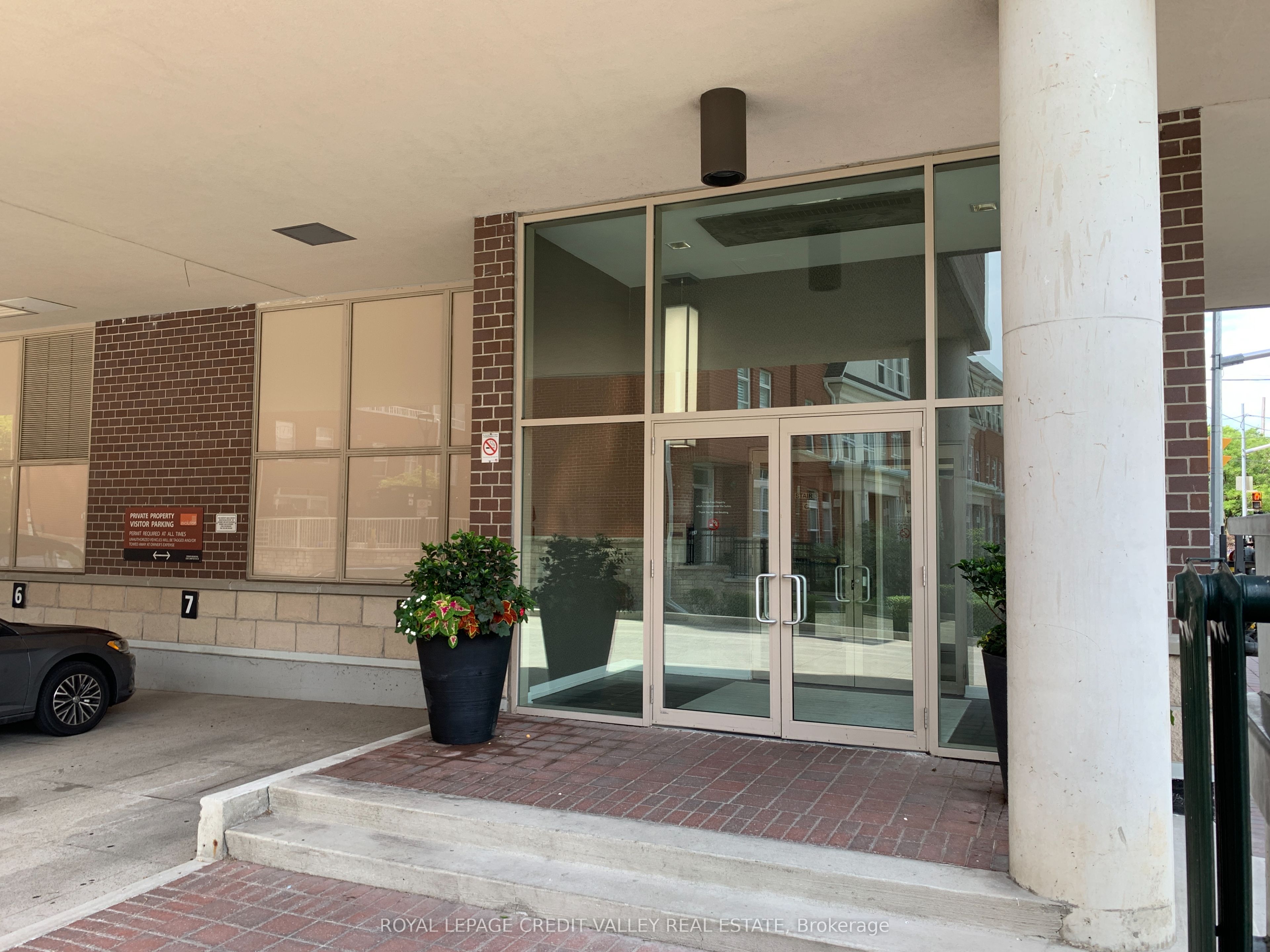 5101 Dundas Street W 308, Toronto, ON M9A 5G8 photo 2