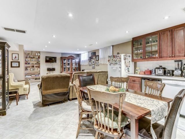 205 Southview Crescent W Bsmt, Oakville, ON L6K 2P2 photo 5