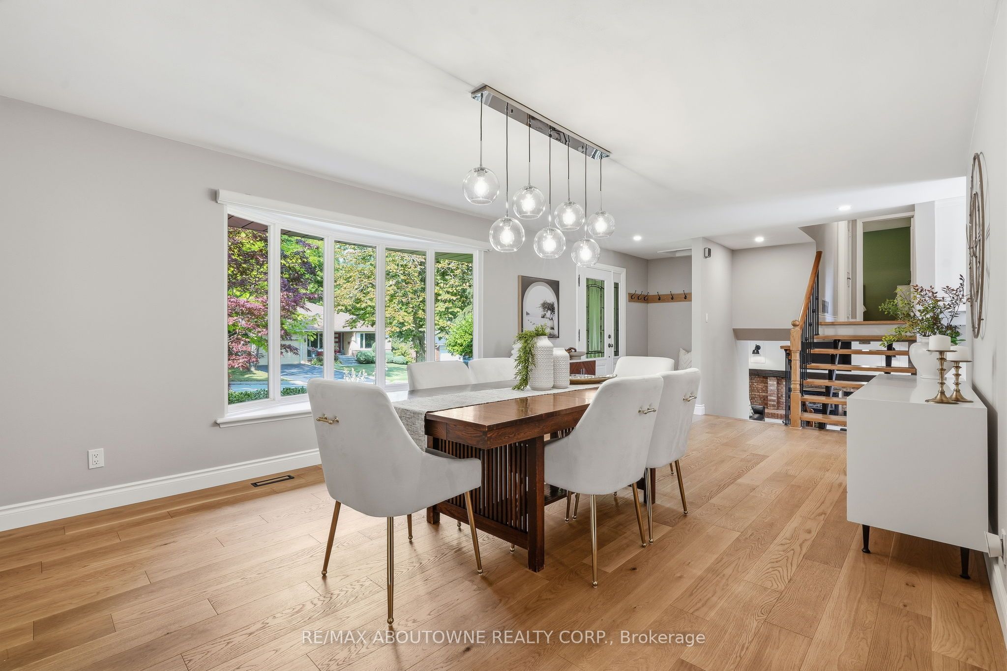 1281 Lakeview Drive, Oakville, ON L6H 2N1 photo 3