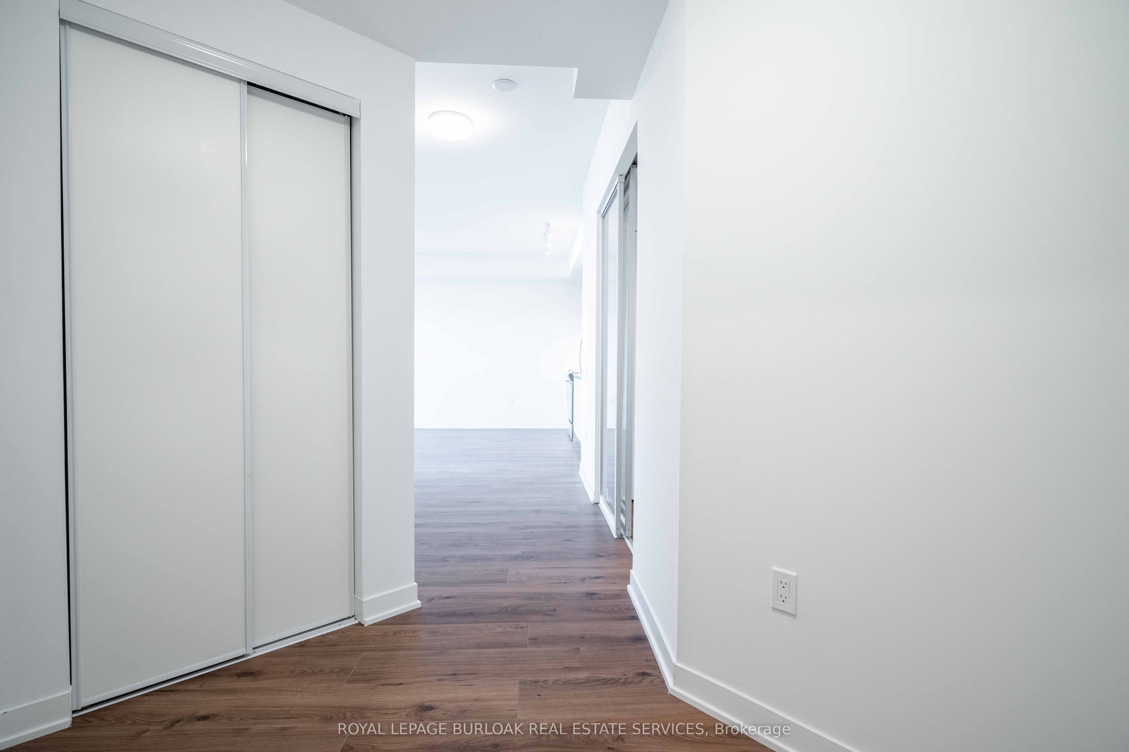 395 Dundas Street 437, Oakville, ON L6M 5R8 photo 3