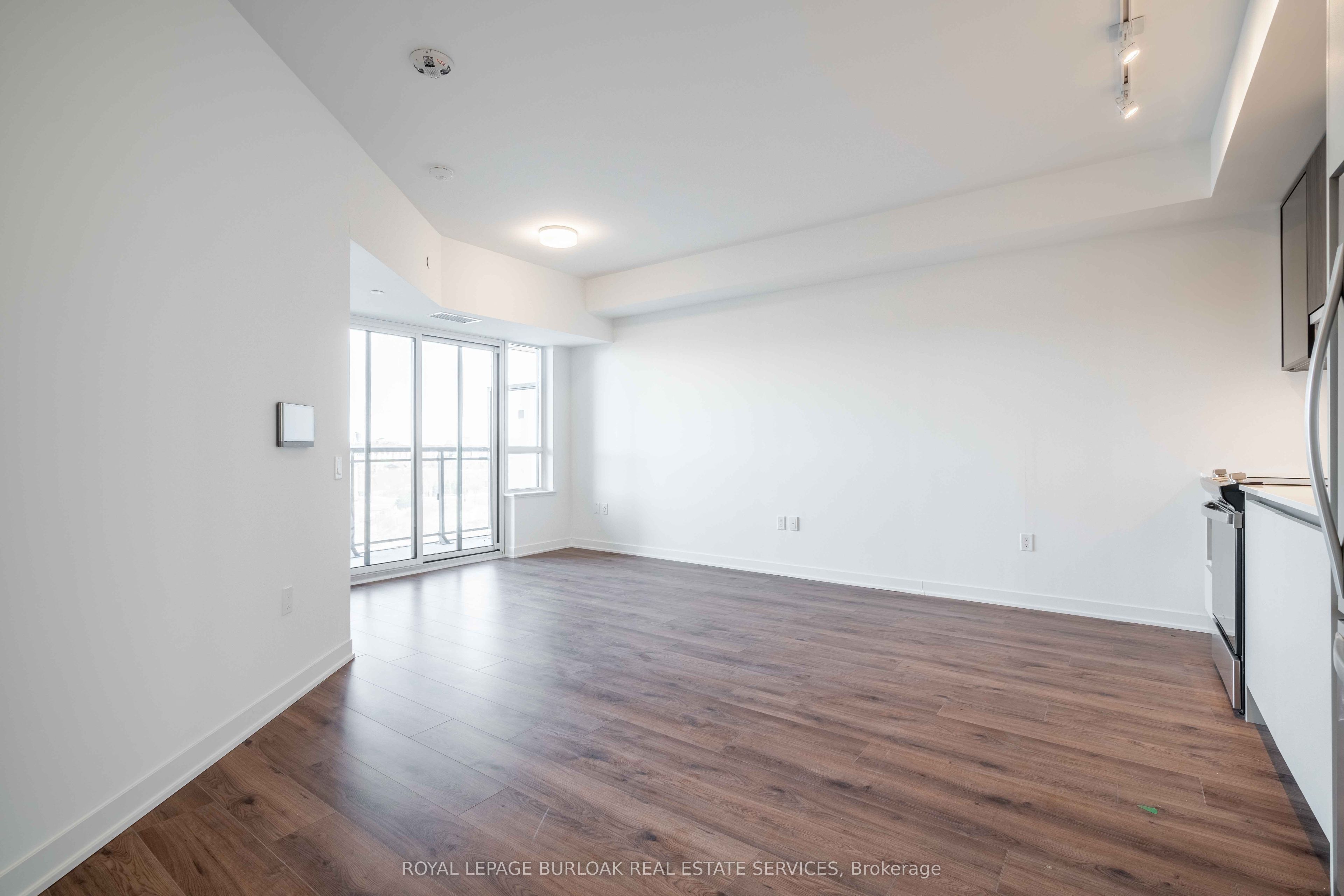 395 Dundas Street 437, Oakville, ON L6M 5R8 photo 4
