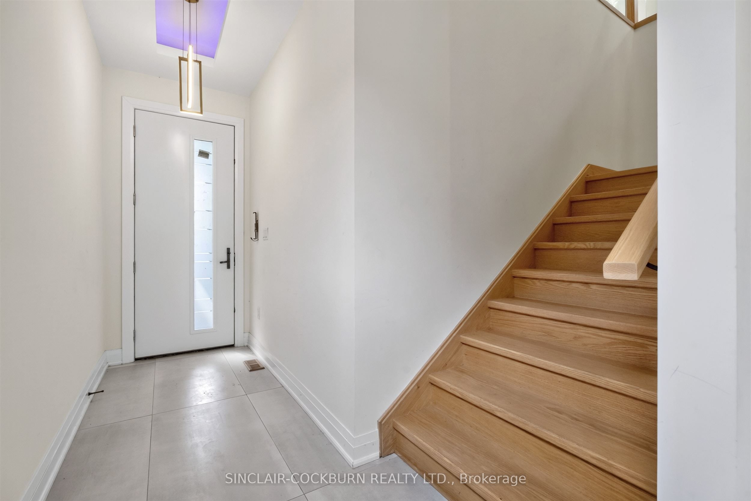 768 Montbeck Crescent, Mississauga, ON L5G 1P3 photo 2