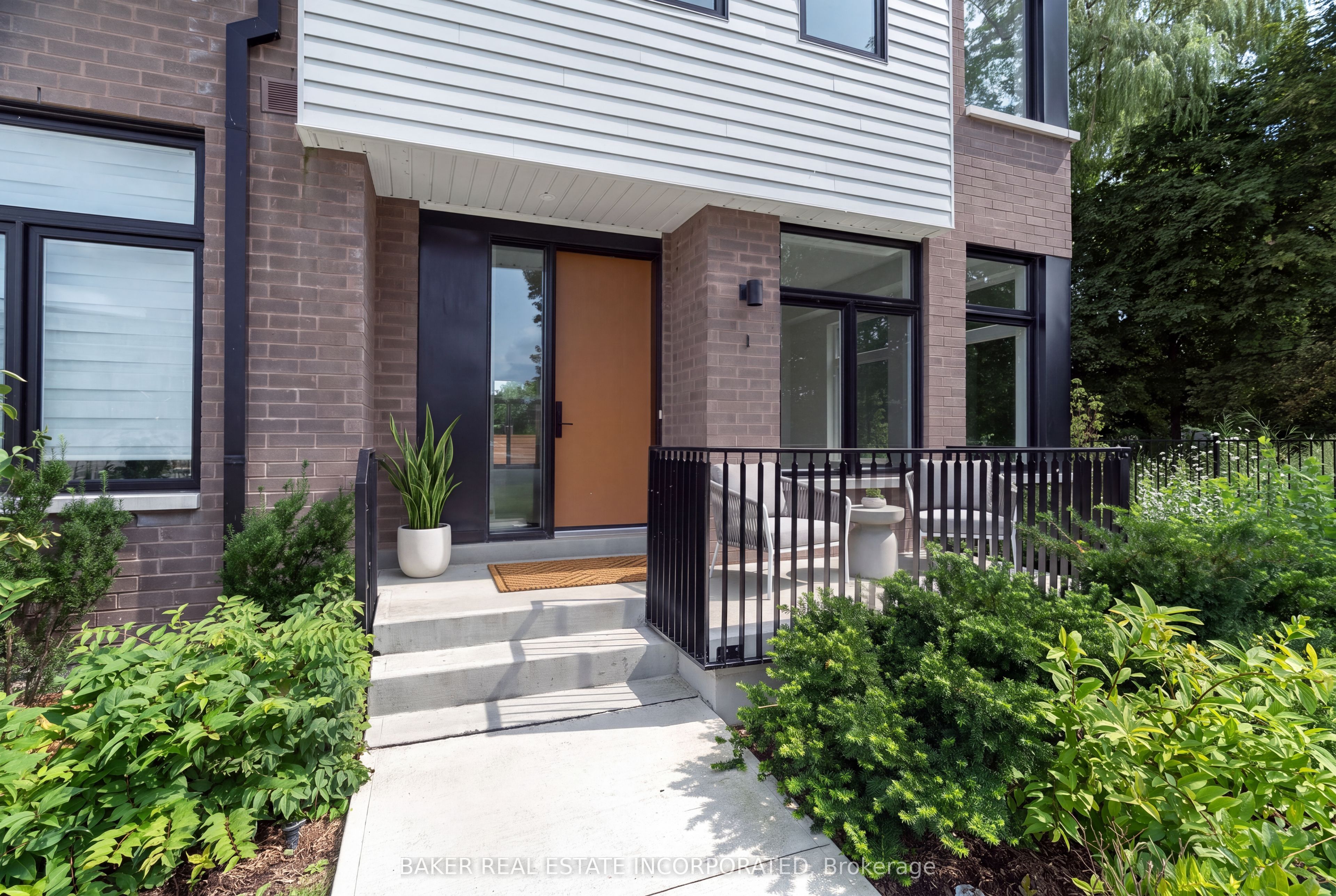 10 Lou Parsons Way 1, Mississauga, ON L5H 0B2 photo 2