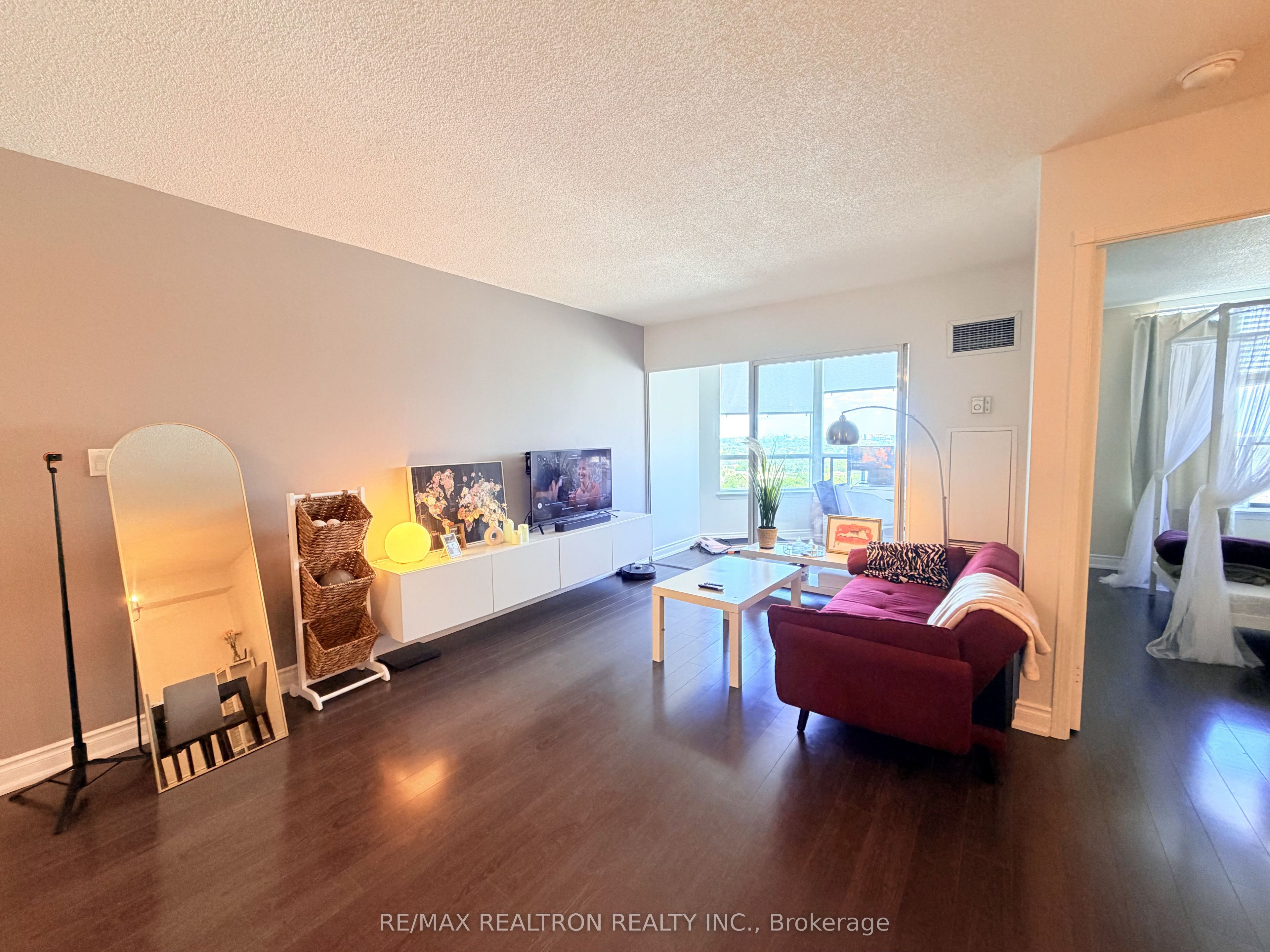 135 Hillcrest Avenue 2015, Mississauga, ON L5B 4B1 photo 3