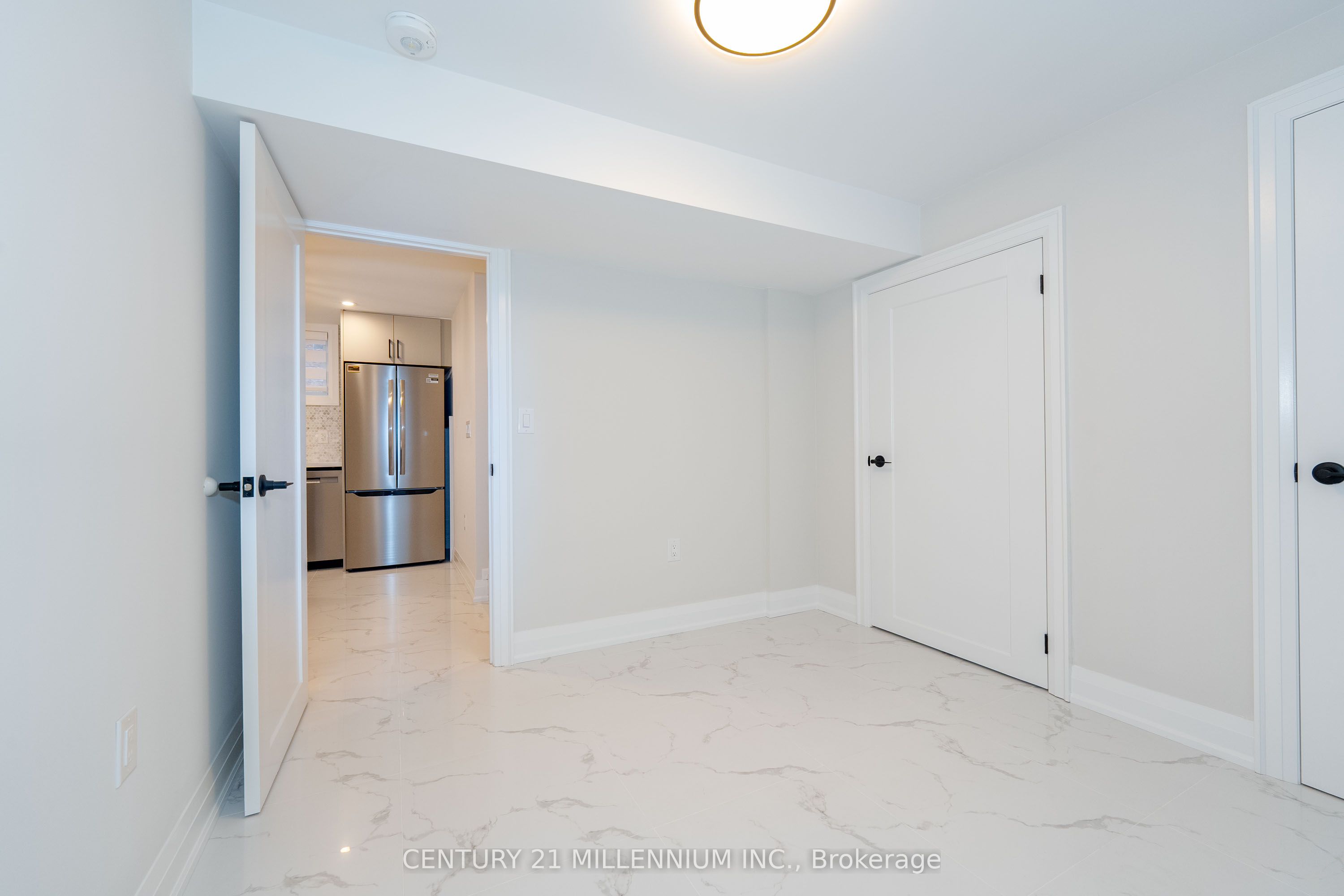 31 Mariposa Avenue B, Toronto, ON M6N 4A1 photo 4
