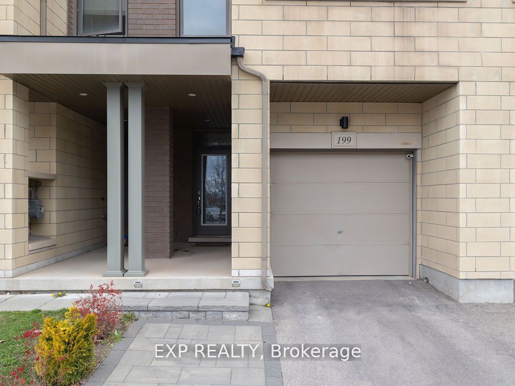 199 Sabina Drive, Oakville, ON L6H 0W3 photo 2