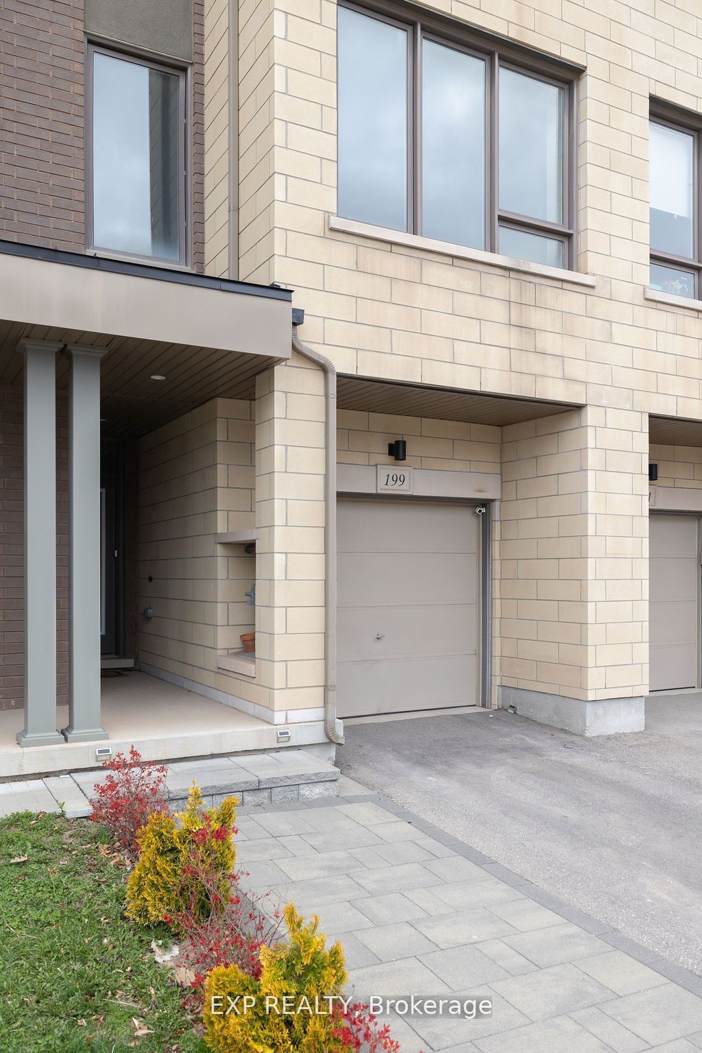199 Sabina Drive, Oakville, ON L6H 0W3 photo 3