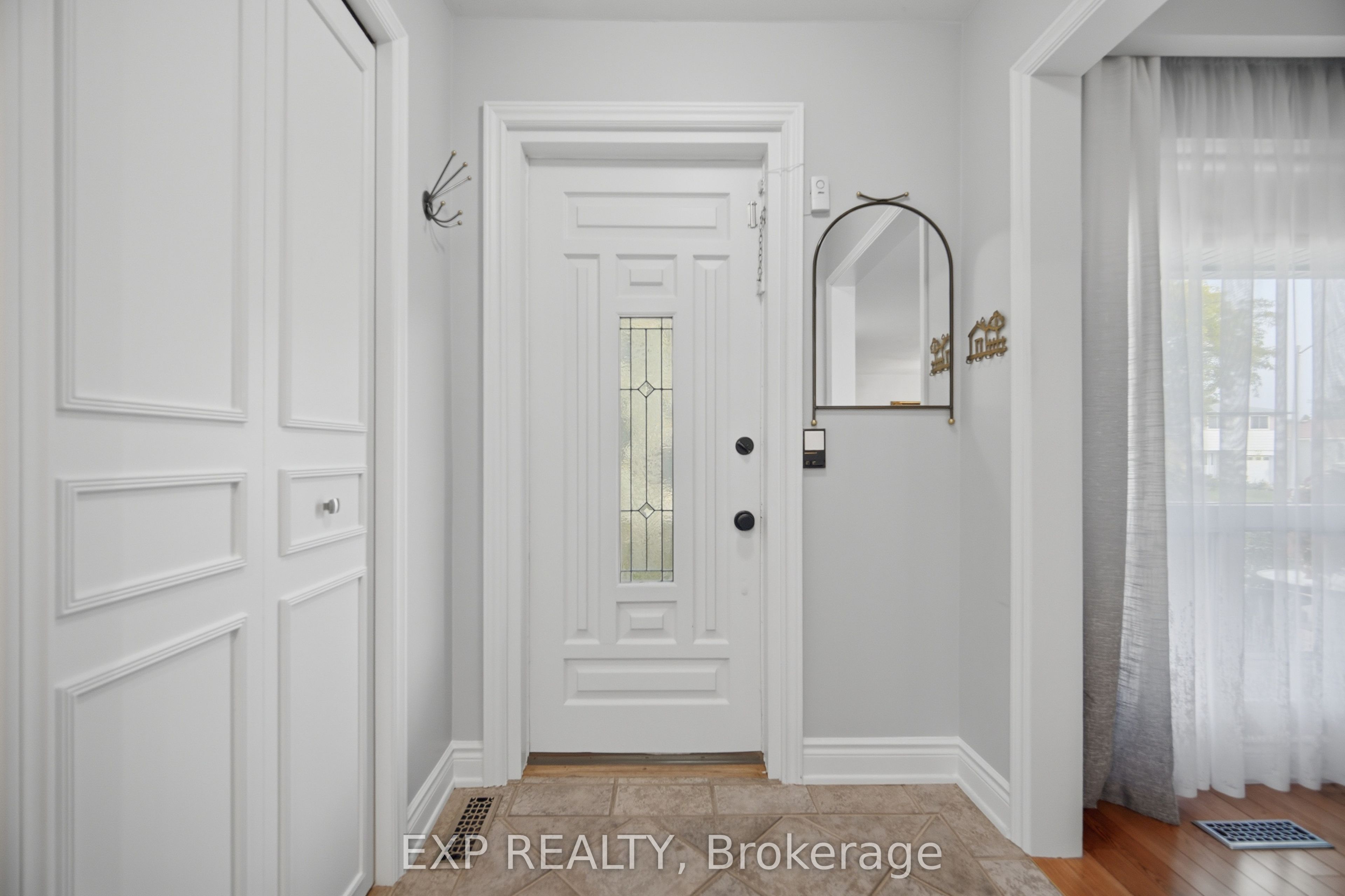 357 Karen Park Crescent, Mississauga, ON L5A 3C8 photo 4