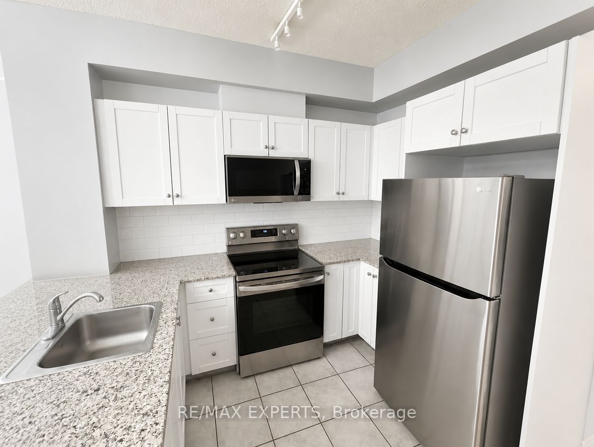 1359 Rathburn Road 209, Mississauga, ON L4W 5P7