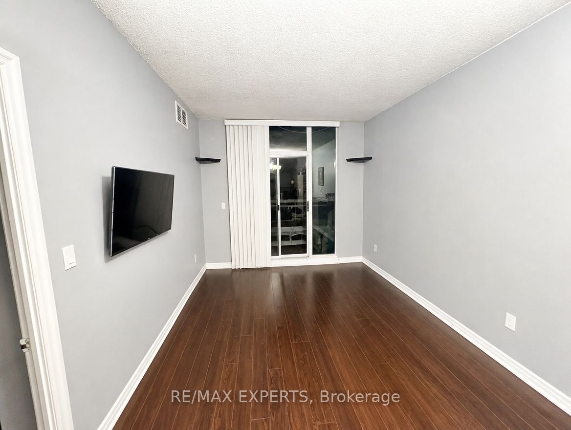 1359 Rathburn Road 209, Mississauga, ON L4W 5P7 photo 4