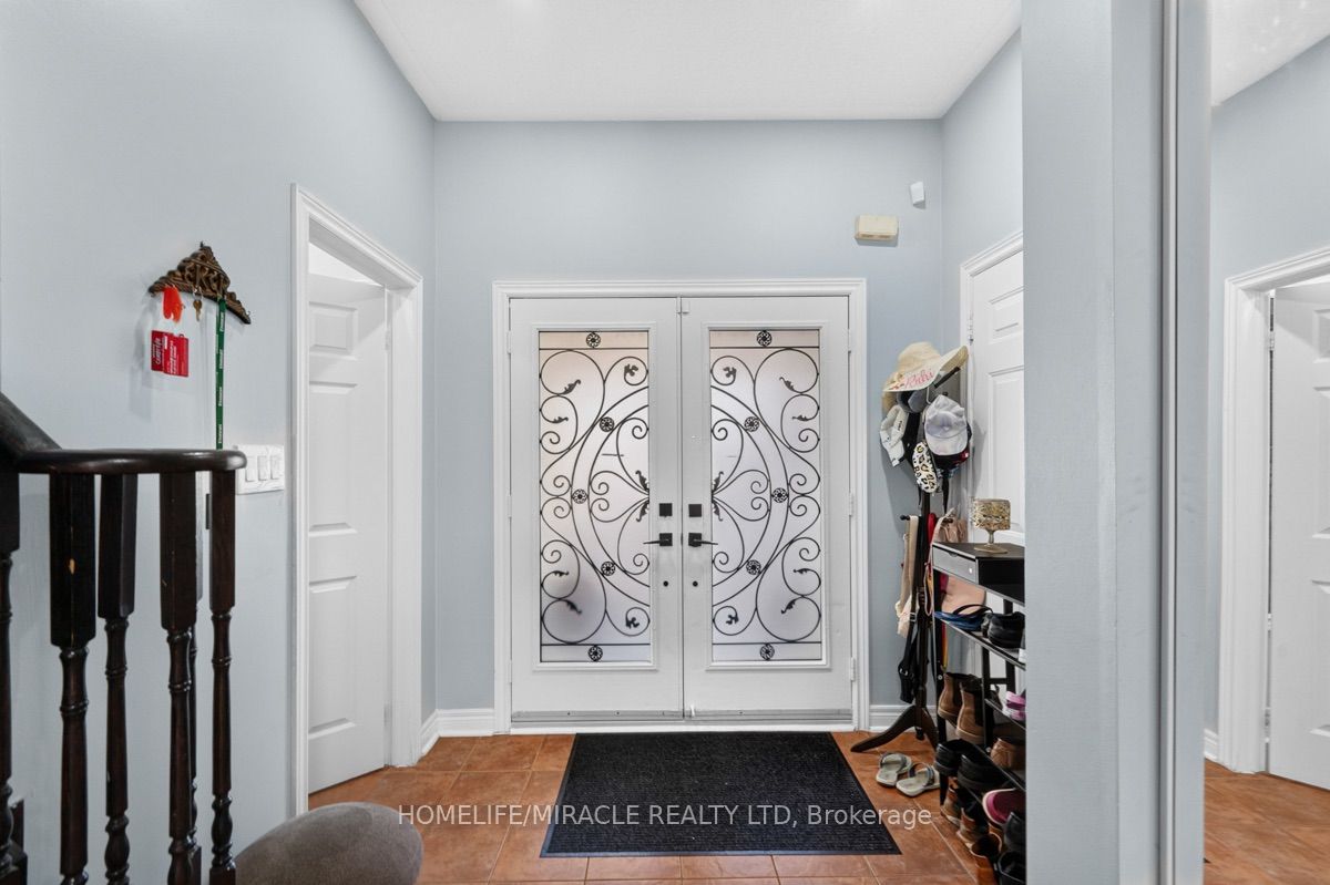21 Chalkfarm Crescent, Brampton, ON L7A 3V8 photo 3