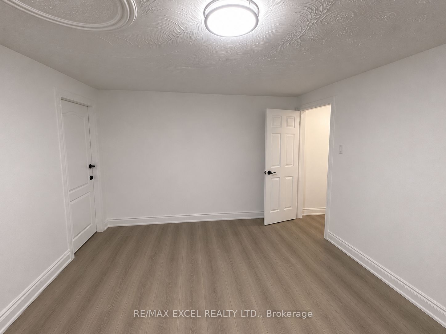 3882 Midhurst Lane Bsmt, Mississauga, ON L4Z 1C7 photo 2