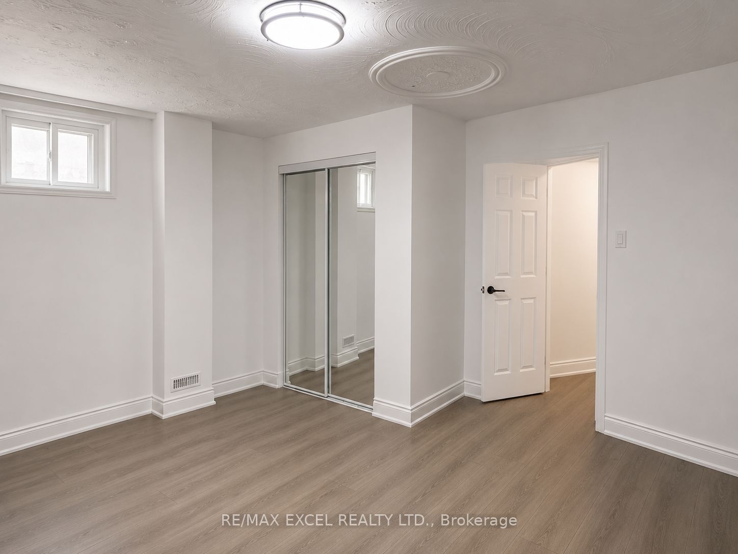 3882 Midhurst Lane Bsmt, Mississauga, ON L4Z 1C7 photo 4