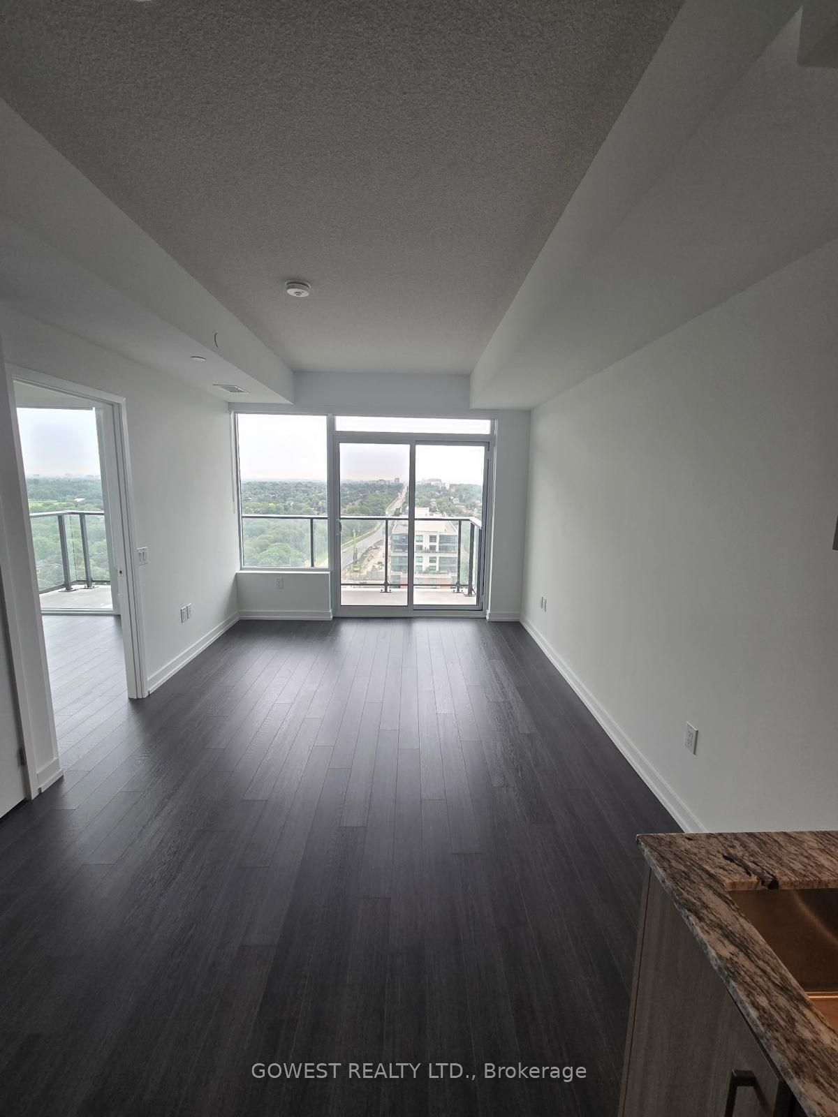 4010 Eglinton Avenue W 2001, Toronto, ON M9A 0G5 photo 2