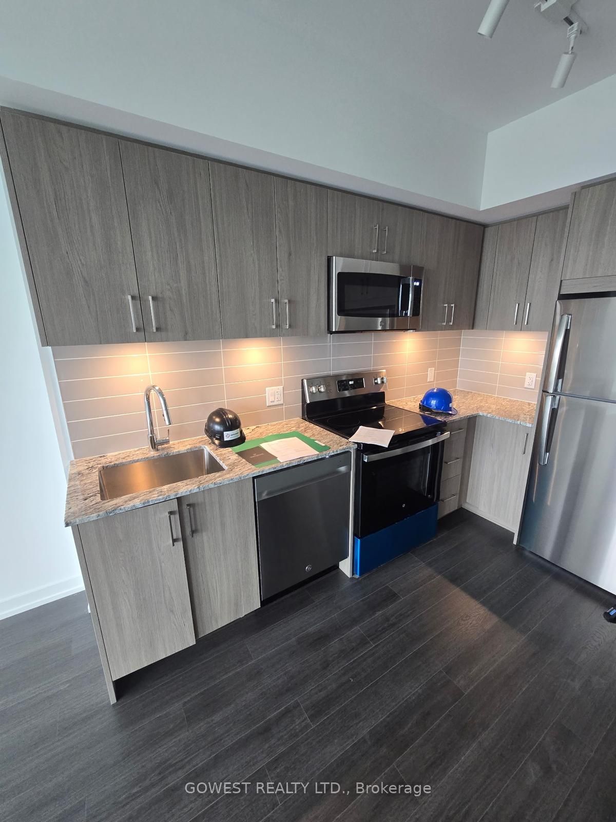 4010 Eglinton Avenue W 2001, Toronto, ON M9A 0G5 photo 5