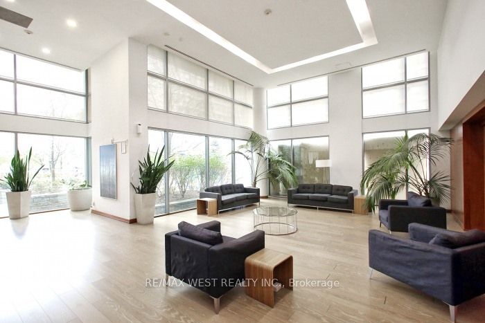 225 Webb Drive 903, Mississauga, ON L5B 4P2 photo 3