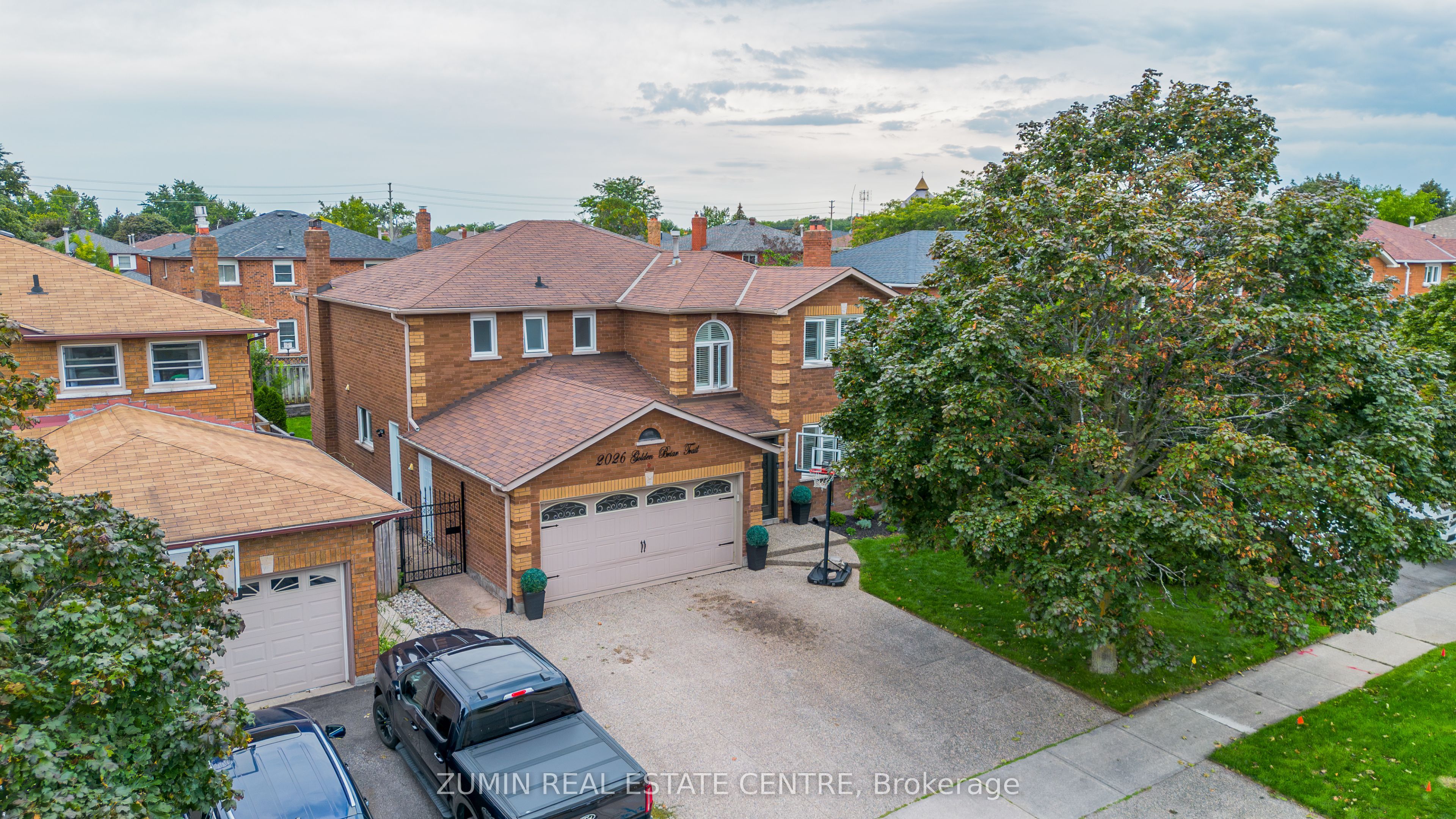 2026 Golden Briar Trail, Oakville, ON L6H 4N9 photo 2