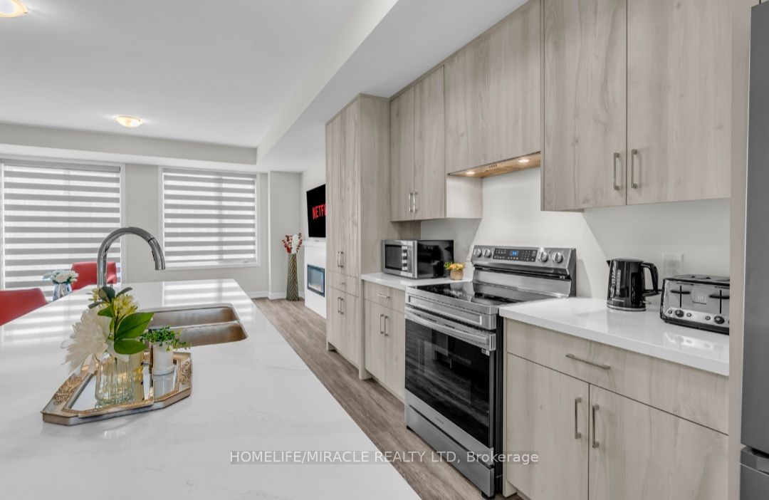 1361 Kaniv Street, Oakville, ON L6M 5R3 photo 3