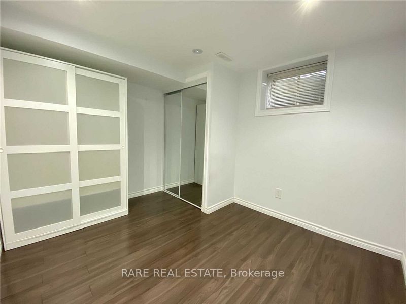 733 Eaglemount Crescent Lower, Mississauga, ON L5C 1H2 photo 3