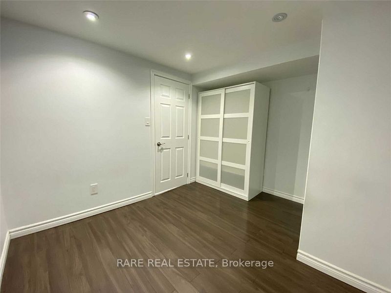 733 Eaglemount Crescent Lower, Mississauga, ON L5C 1H2 photo 4
