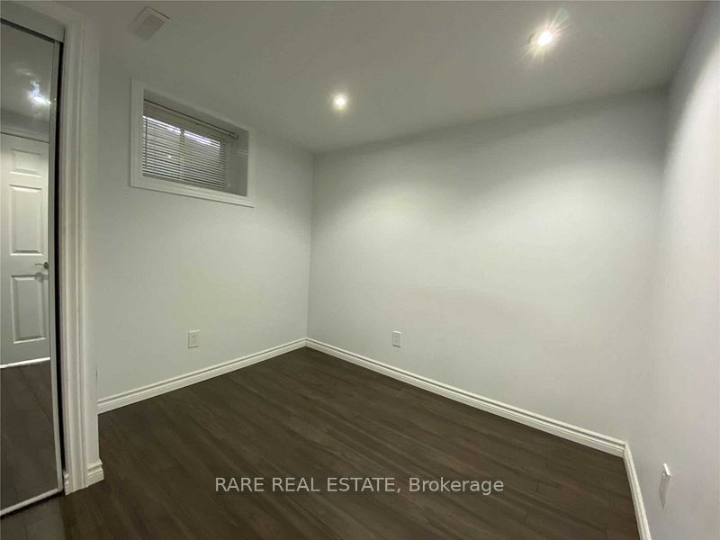 733 Eaglemount Crescent Lower, Mississauga, ON L5C 1H2 photo 5