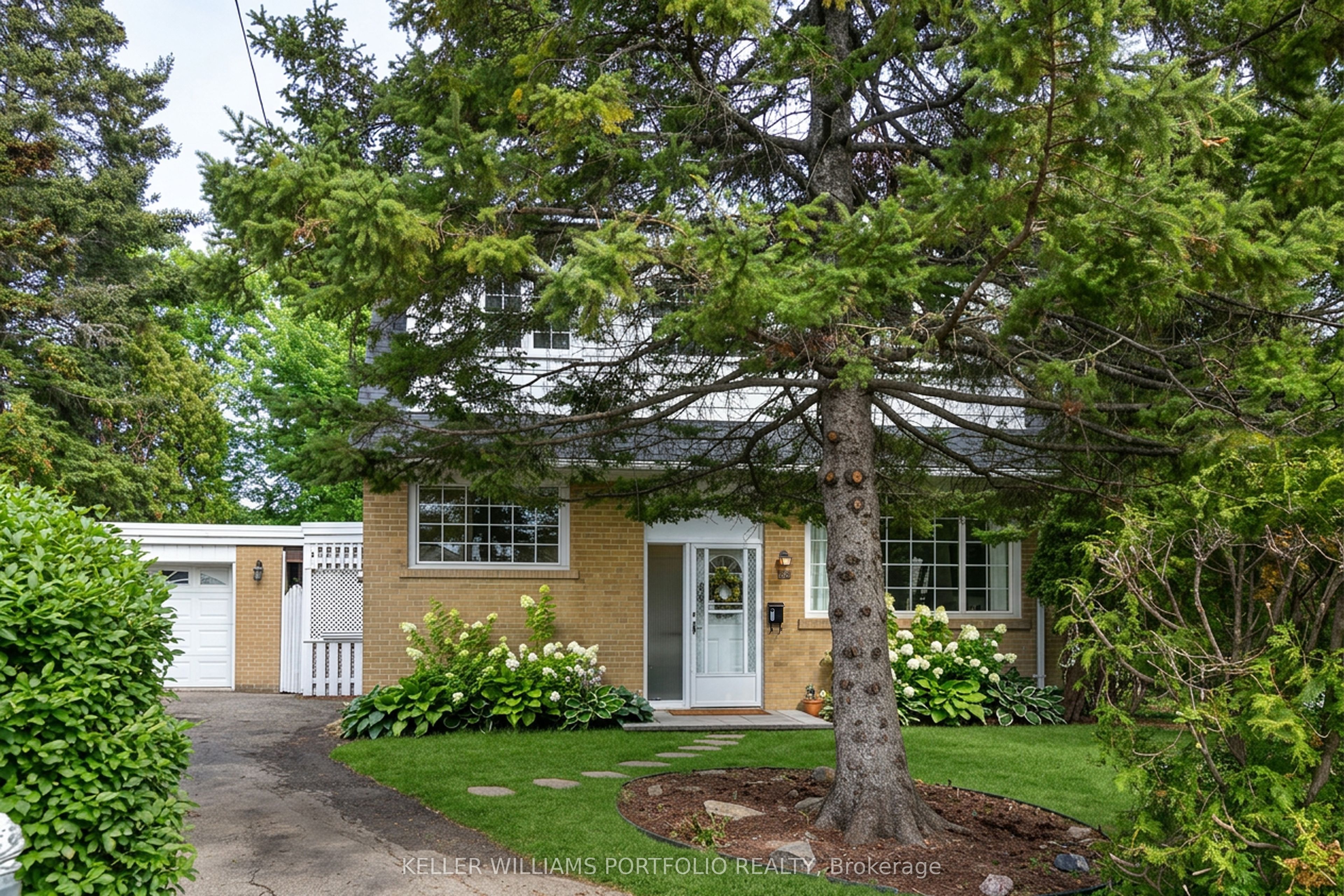 88 Sabrina Dr Drive, Toronto, ON M9R 2J9 photo 2