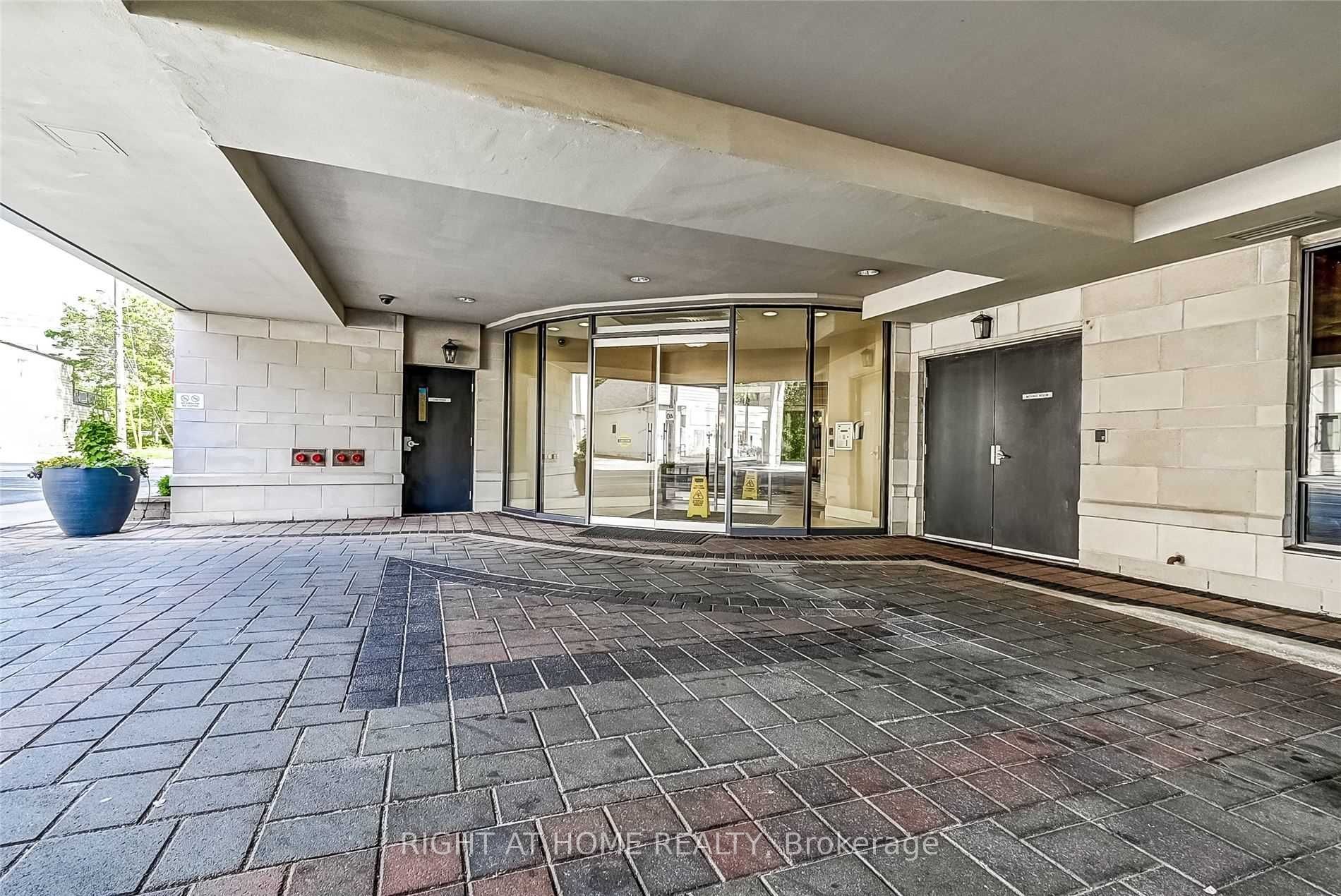 25 Earlington Avenue 402, Toronto, ON M8X 3A3 photo 4
