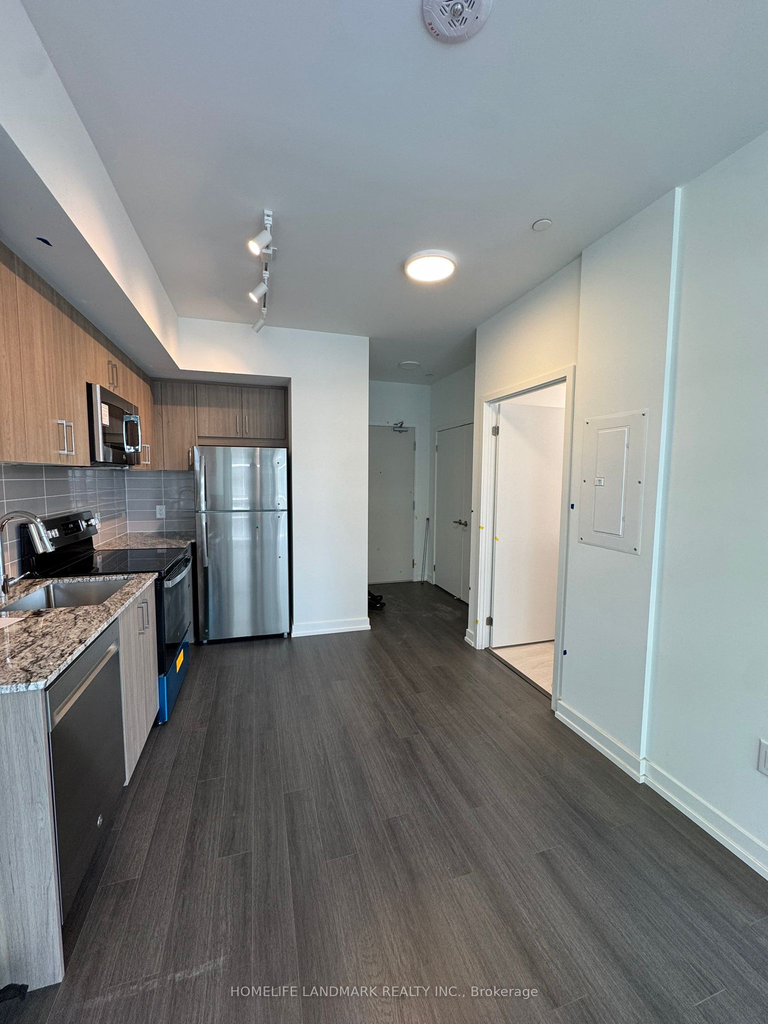 4010 Eglinton Avenue W 1805, Toronto, ON M9A 0G5