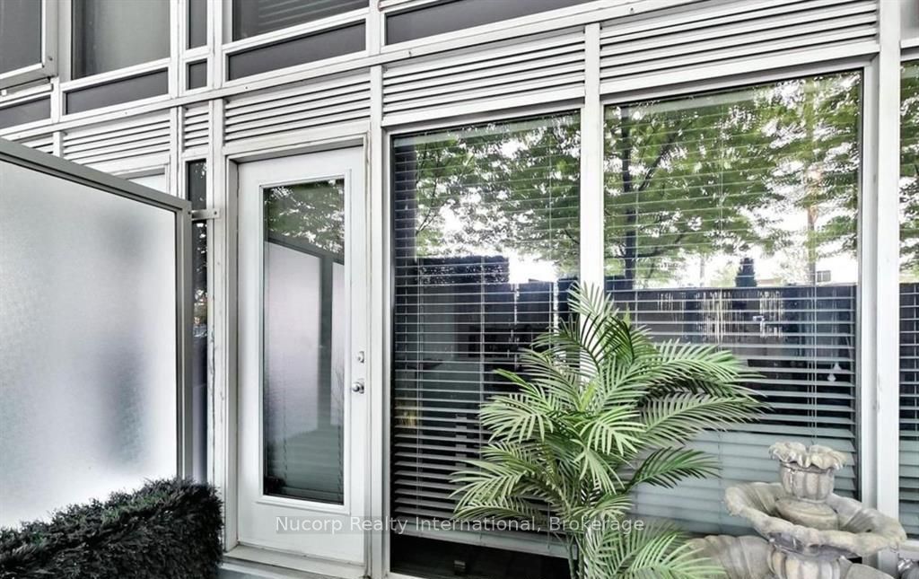 1040 the queensway, Toronto, ON M8Z 0A7
