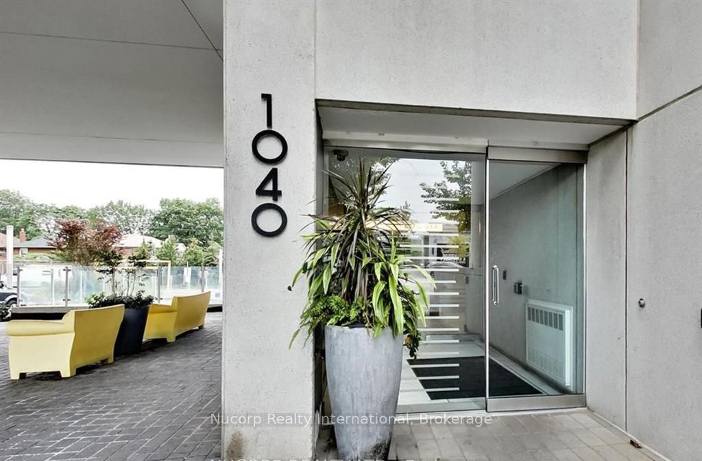 1040 the queensway, Toronto, ON M8Z 0A7 photo 3