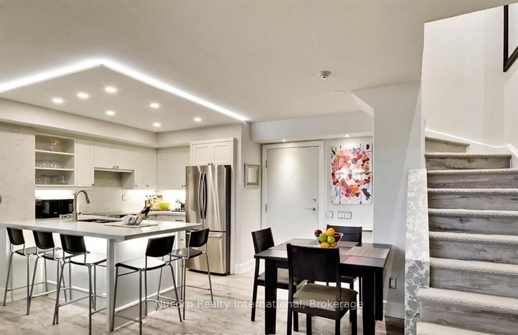 1040 the queensway, Toronto, ON M8Z 0A7 photo 5