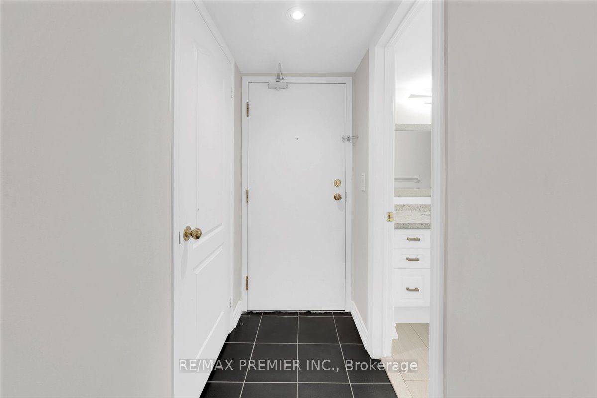 141 Isaac Devins Boulevard 8, Toronto, ON M9M 0C4 photo 3